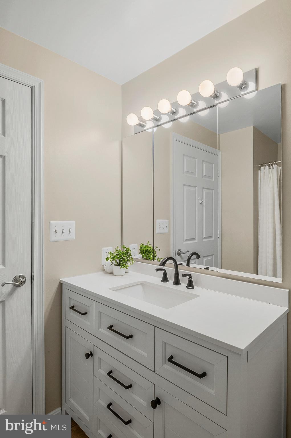 LEISURE WORLD - Residential