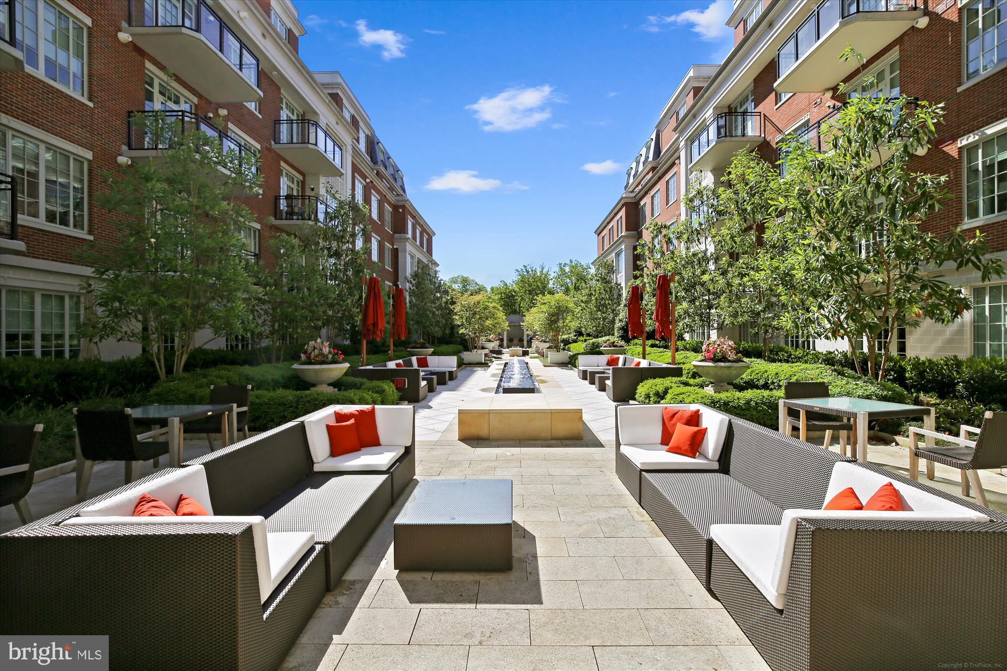 THE SIGNET - Residential