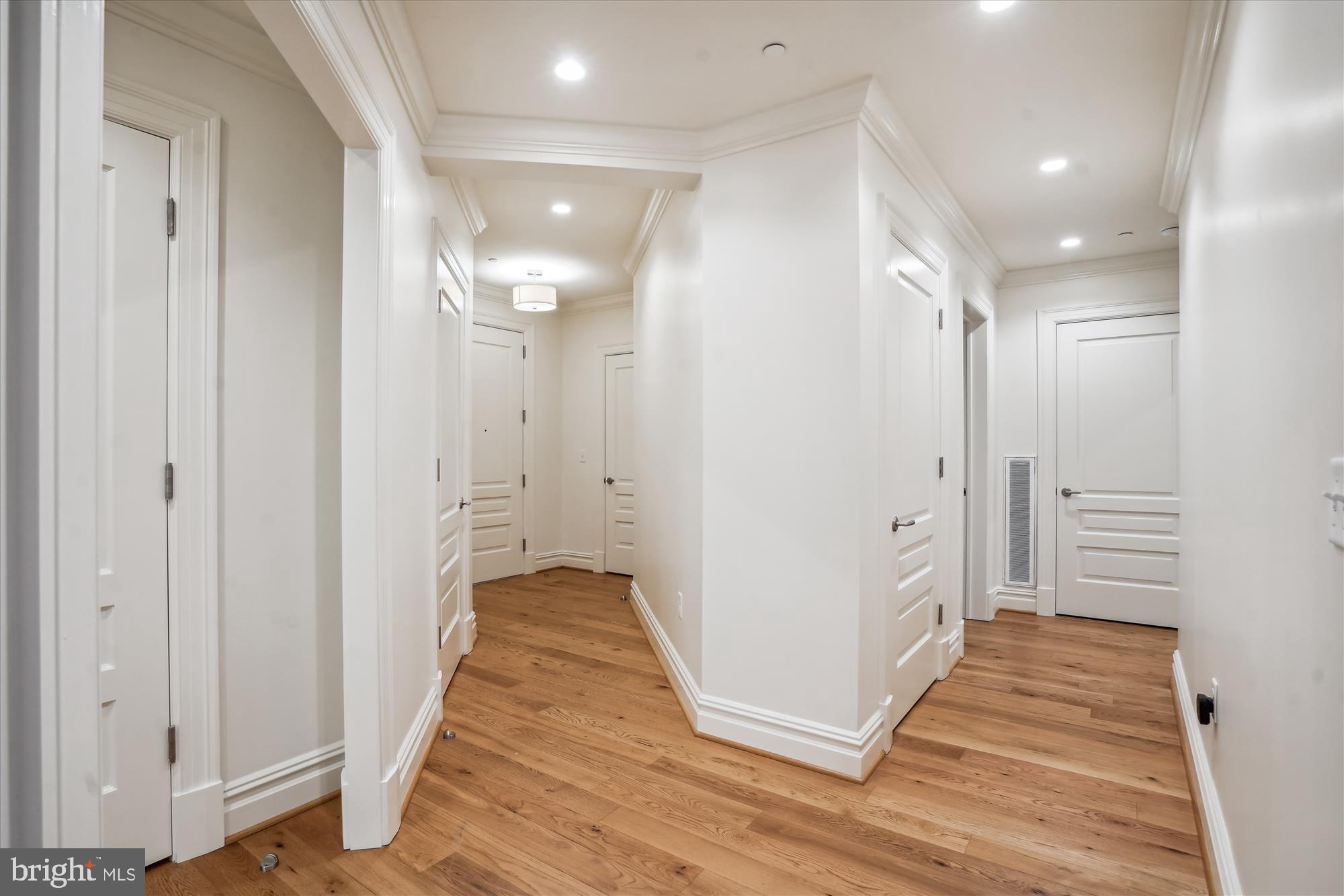 THE SIGNET - Residential