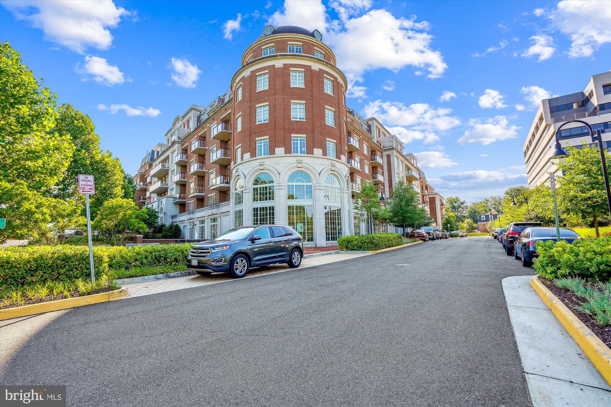 THE SIGNET - Residential