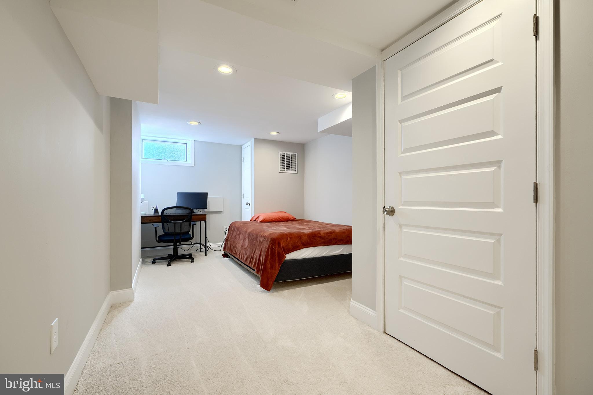 LOCUST POINT - Residential