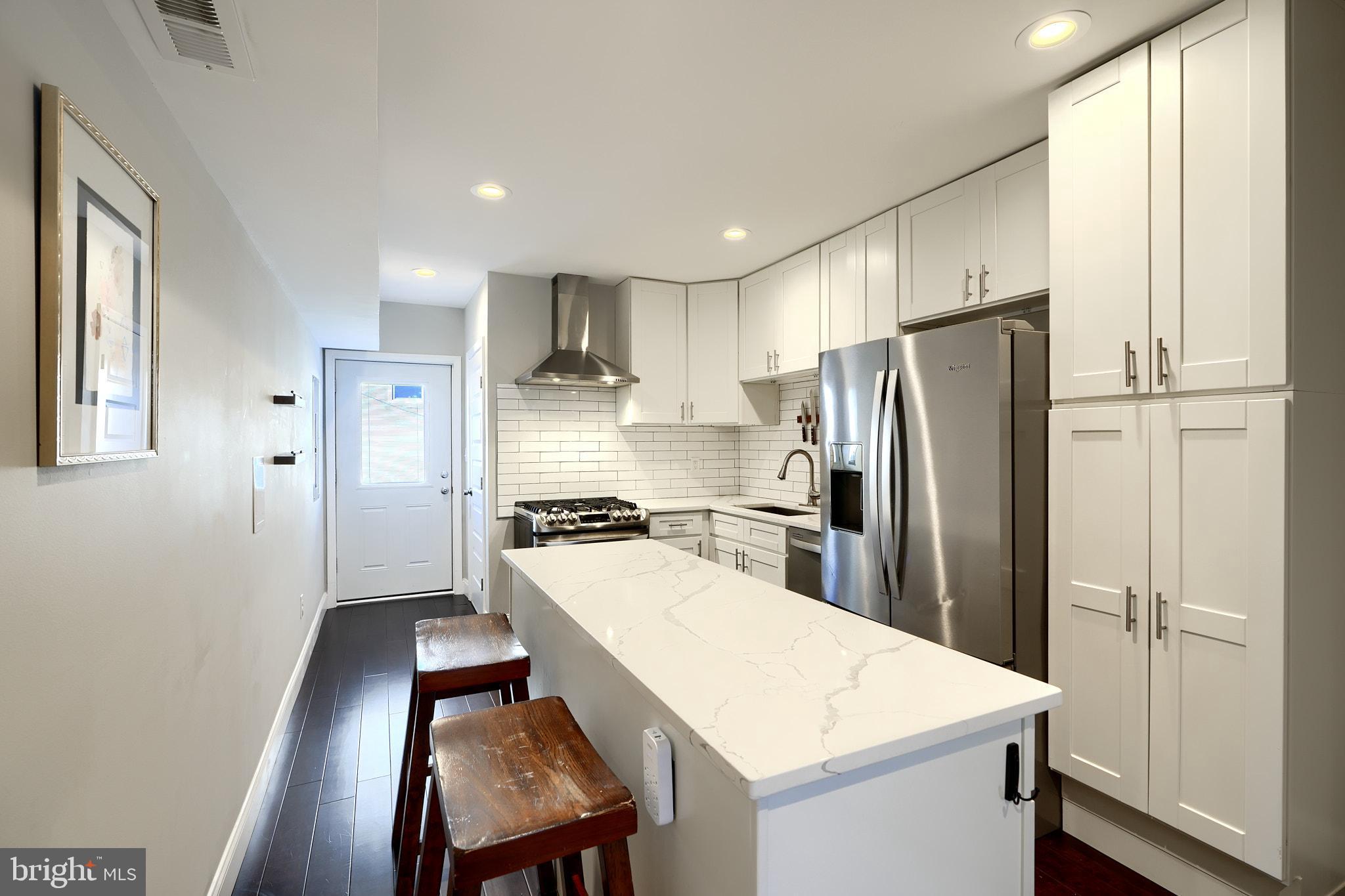 LOCUST POINT - Residential