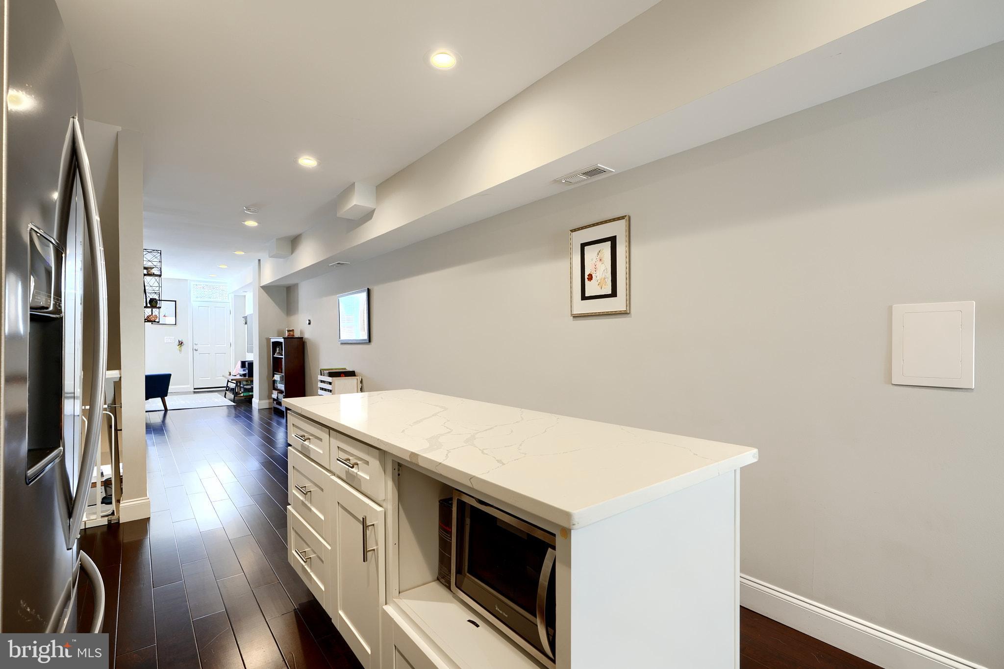 LOCUST POINT - Residential