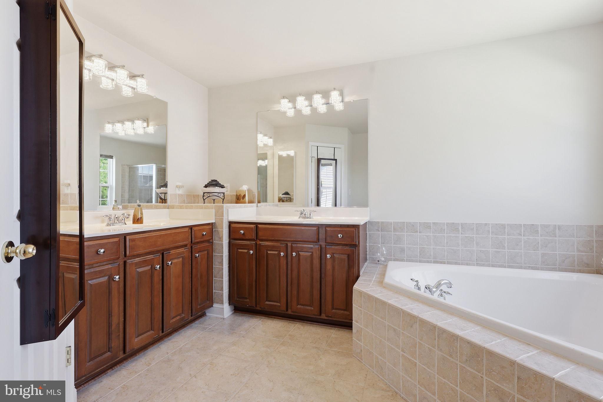 ESTATES AT LEE'S PARKE - Residential