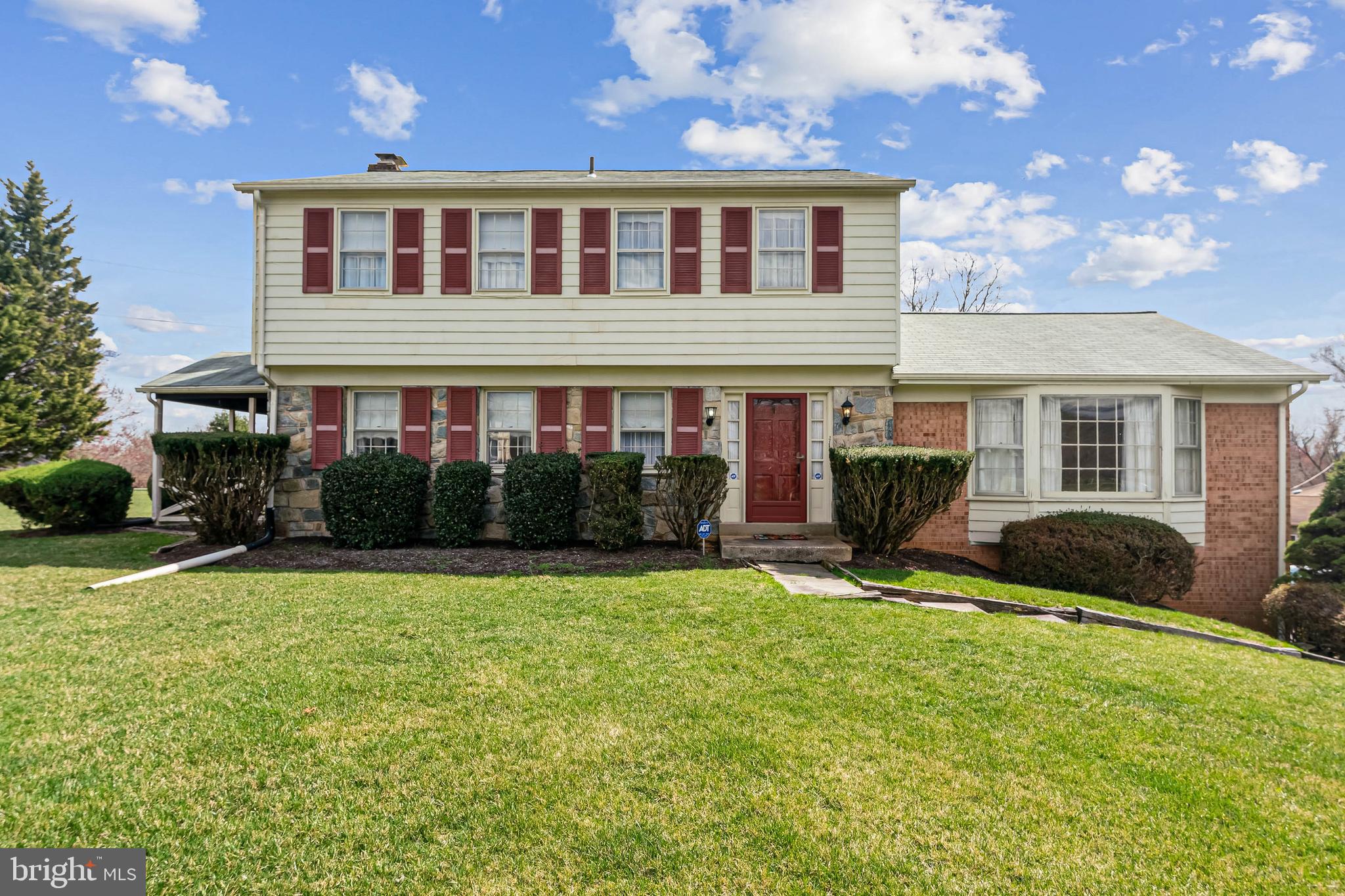 MOUNTAIN VIEW ESTATES - Residential