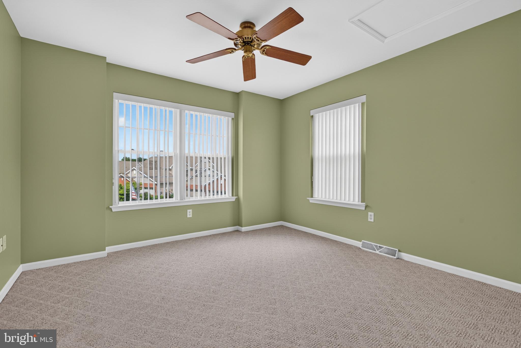 THE OAKS - Residential