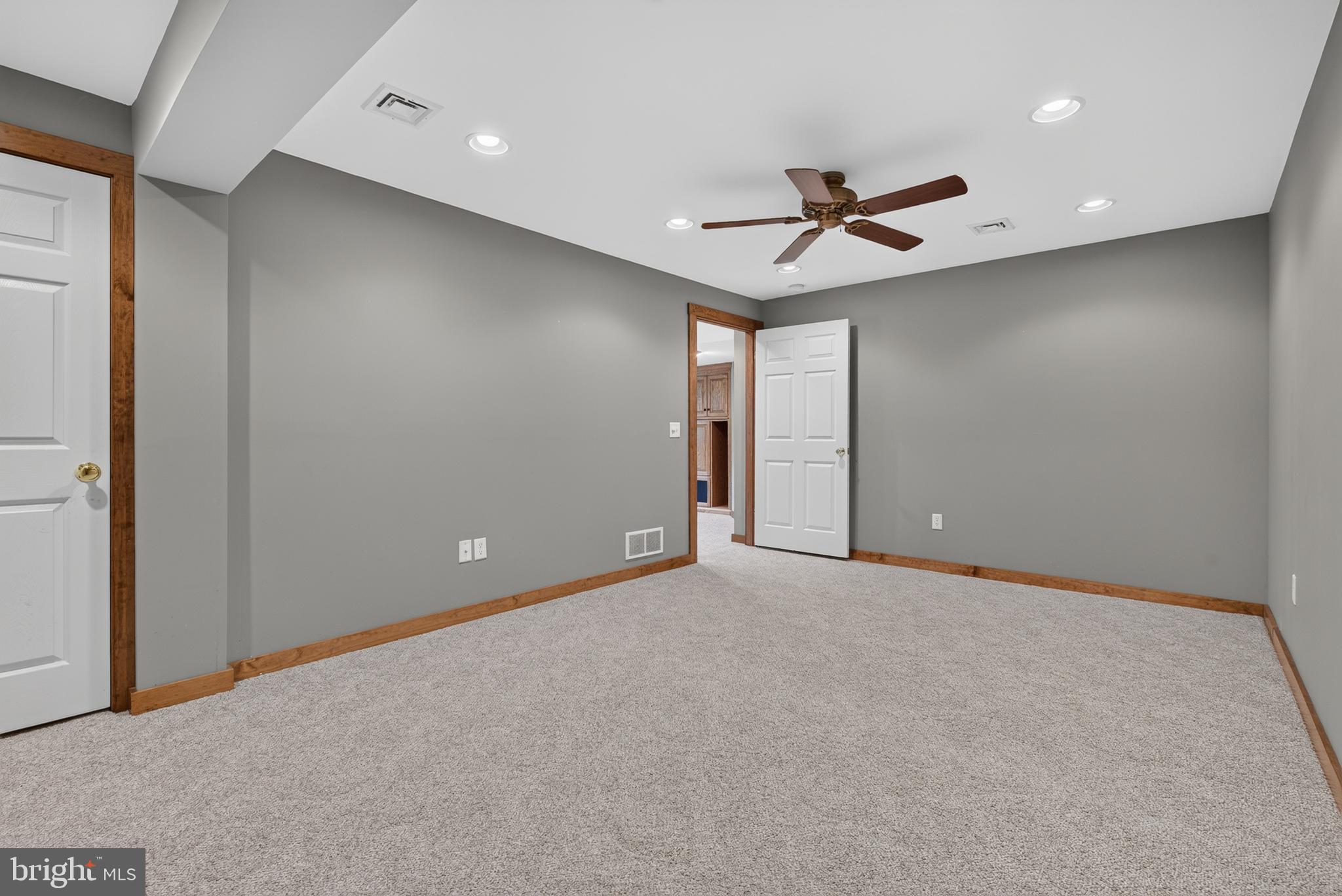 THE OAKS - Residential