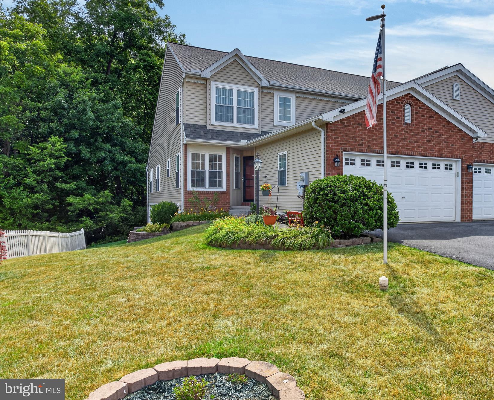 COMING SOON........... The ONE you will not want to miss!

Easy living with open spacious floor plan, walk-out finished lower level & private tree lined setting!

Showings to start Sunday June 28th.... schedule your showing today!