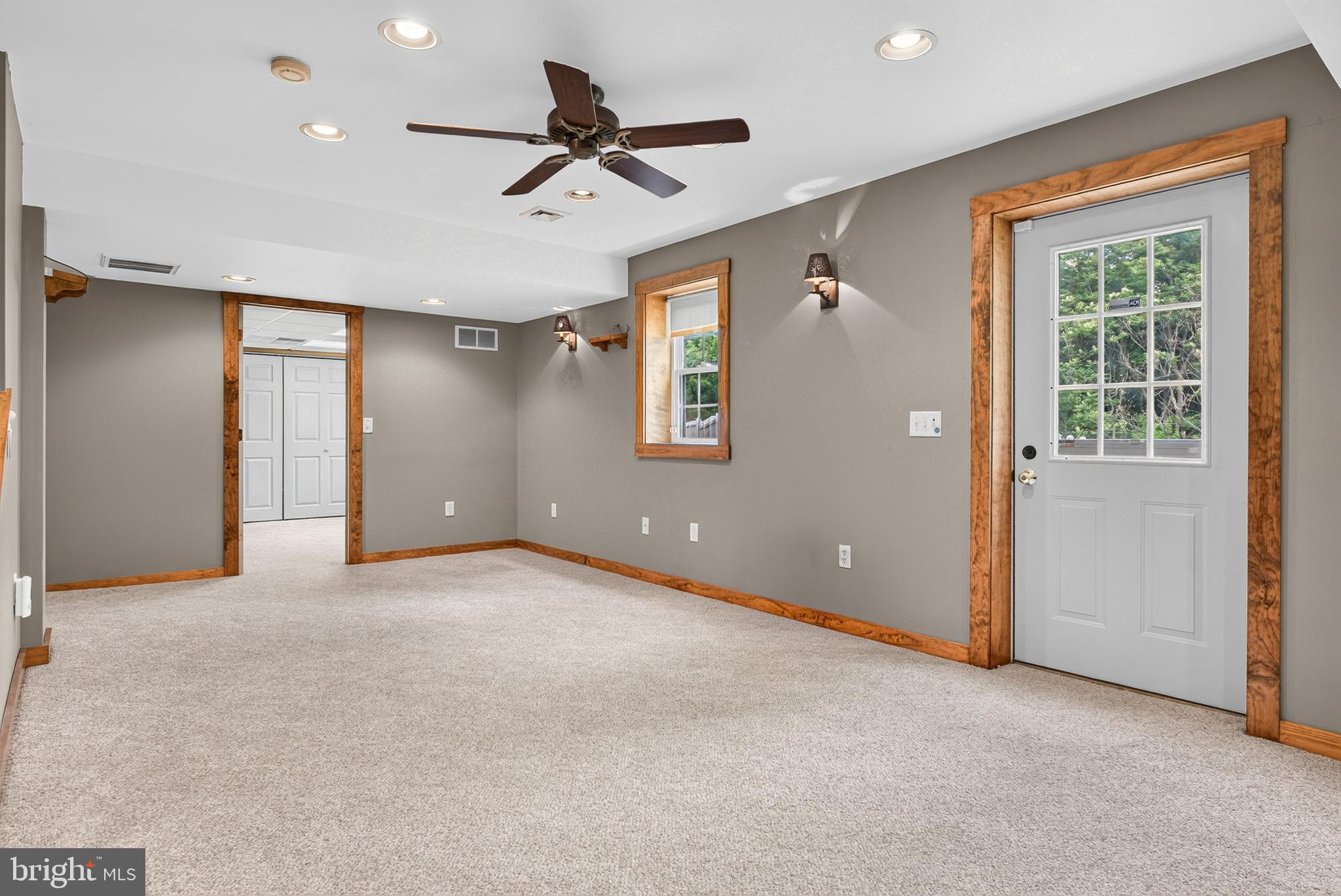 THE OAKS - Residential