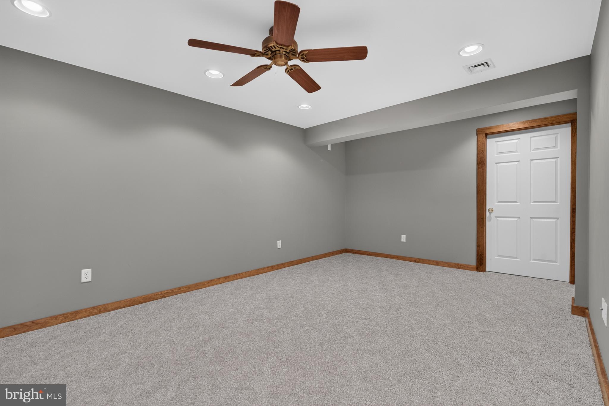THE OAKS - Residential