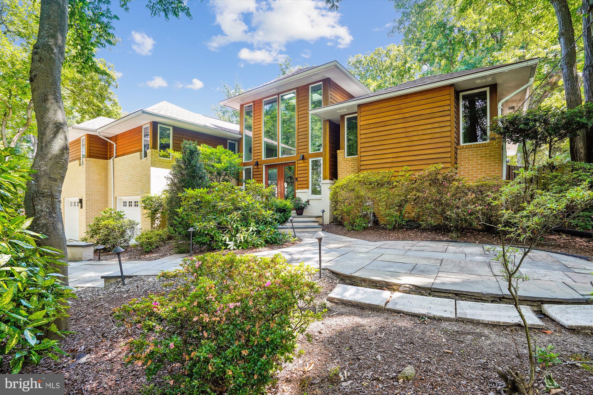 LAKE BARCROFT - Residential