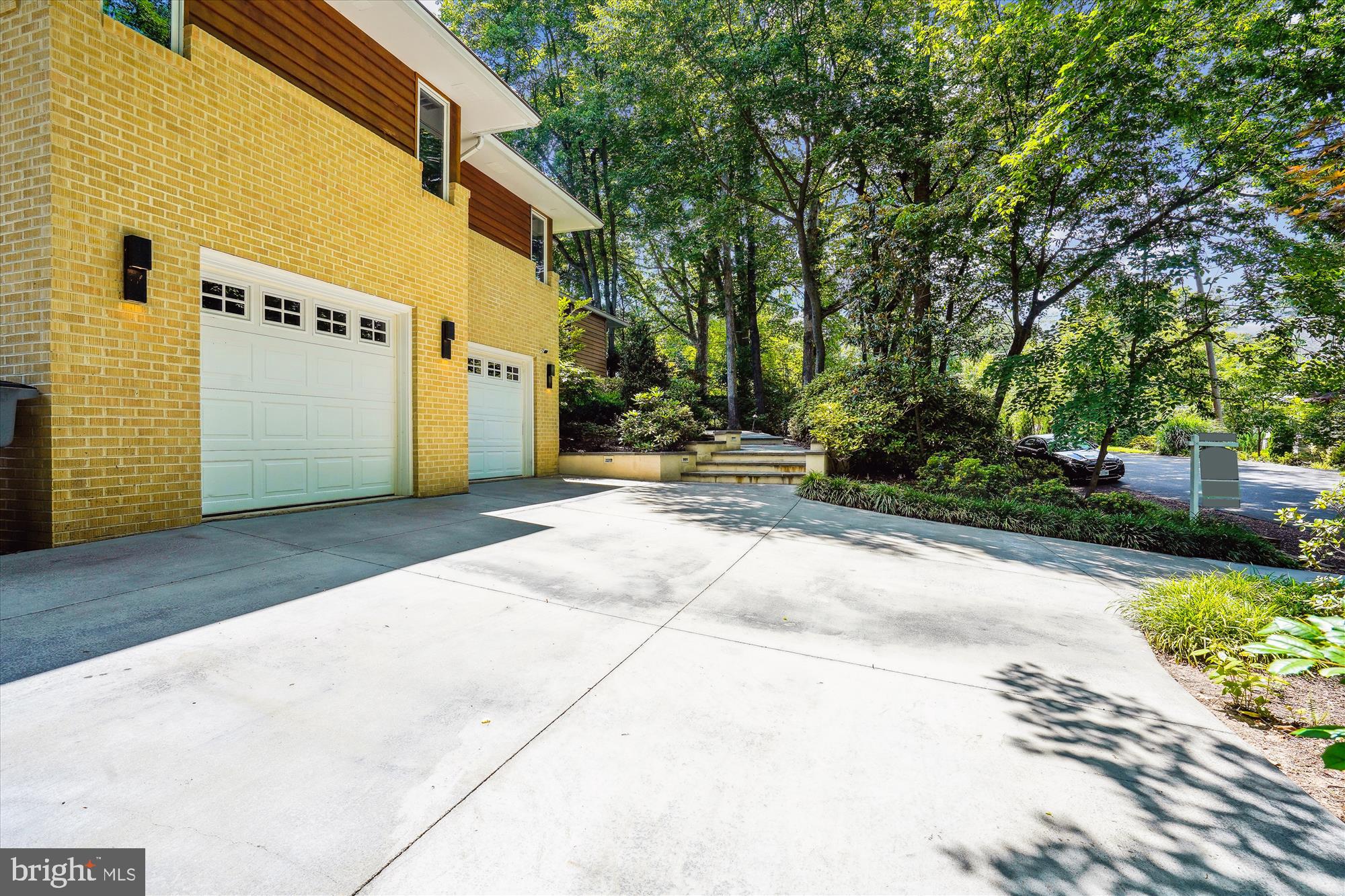 LAKE BARCROFT - Residential