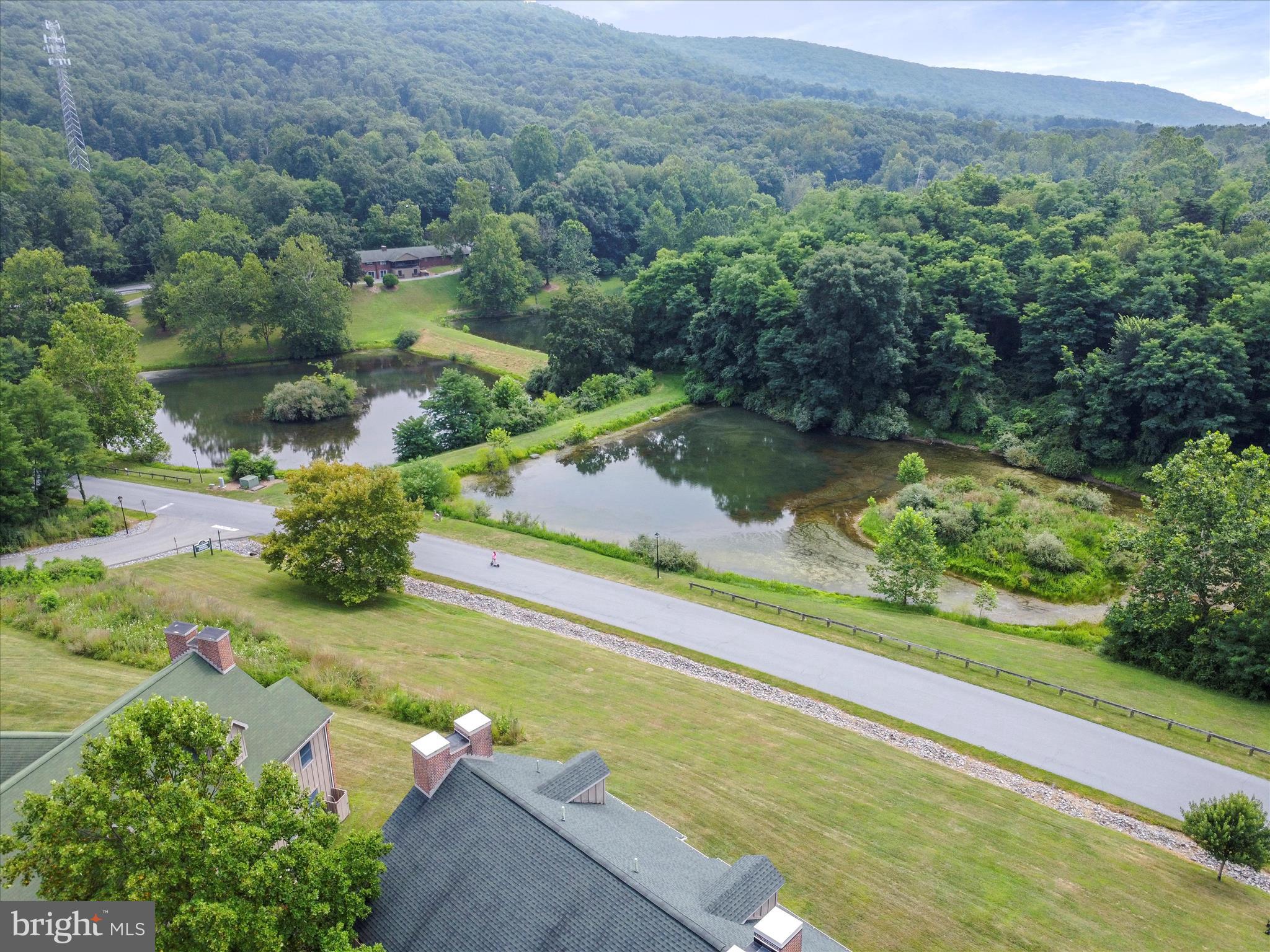 WHITETAIL MOUNTAINSIDE HOMES - Residential
