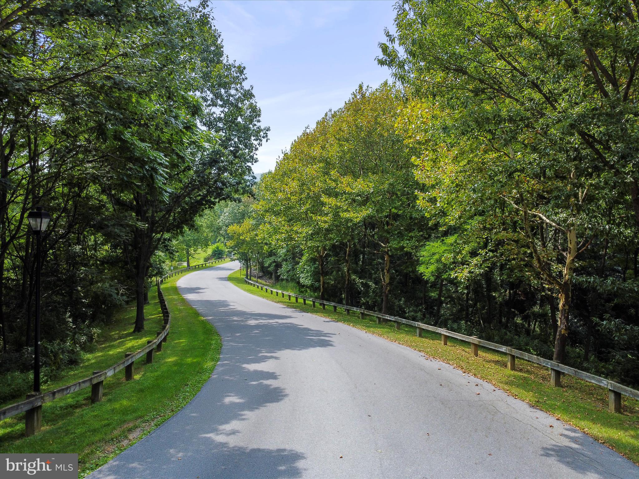 WHITETAIL MOUNTAINSIDE HOMES - Residential