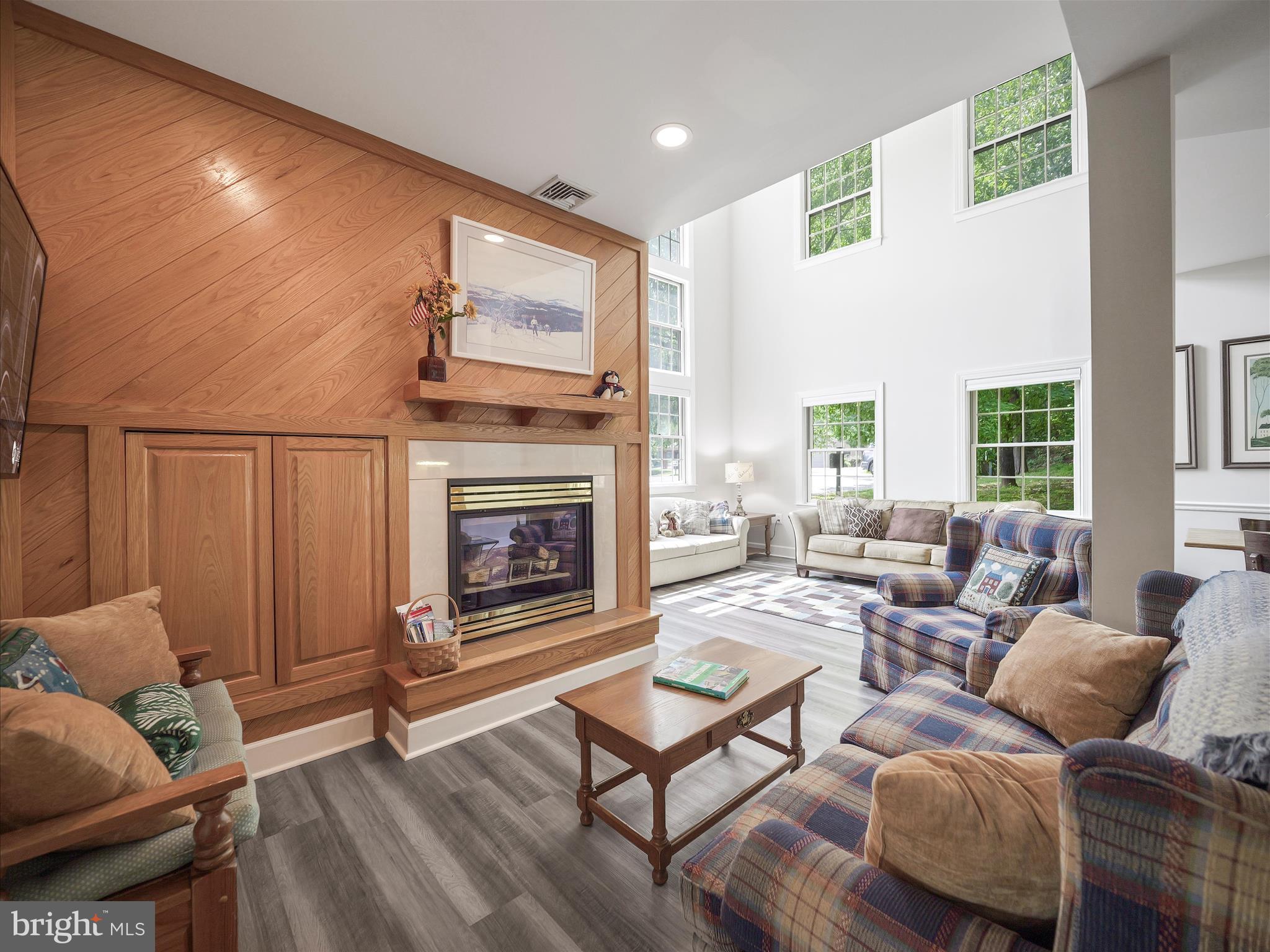 WHITETAIL MOUNTAINSIDE HOMES - Residential