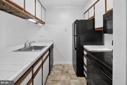 CHRISTOPHER COURT - Residential