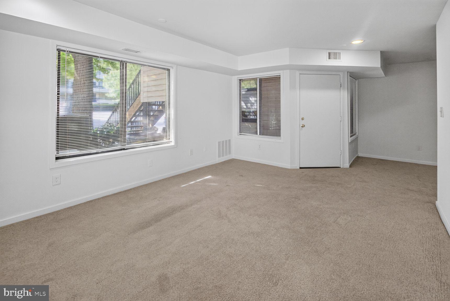 CHRISTOPHER COURT - Residential
