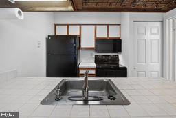CHRISTOPHER COURT - Residential