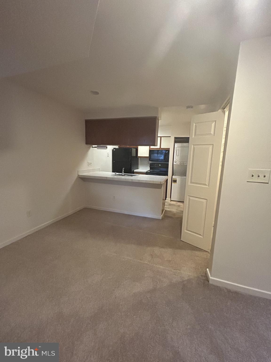 CHRISTOPHER COURT - Residential