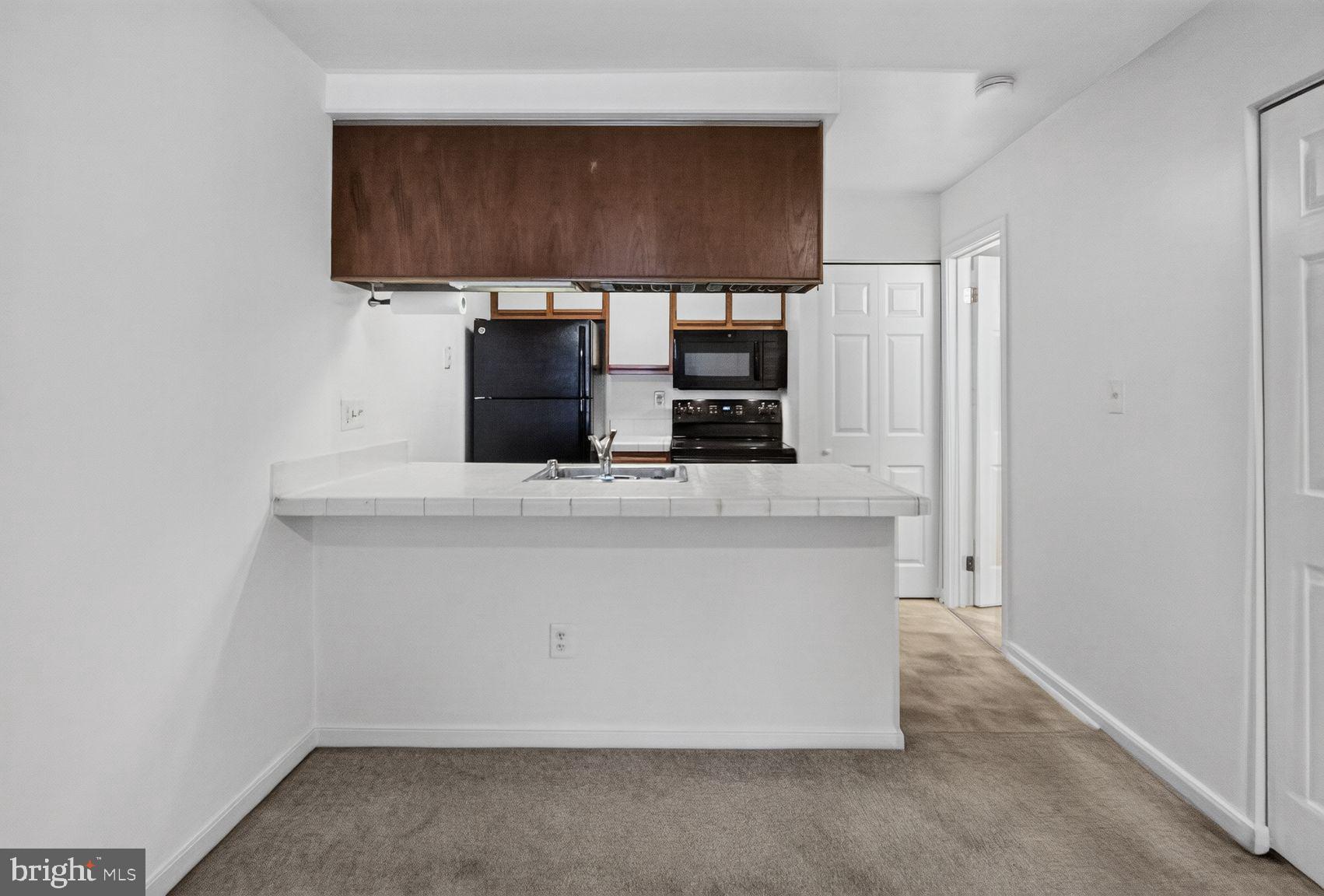 CHRISTOPHER COURT - Residential