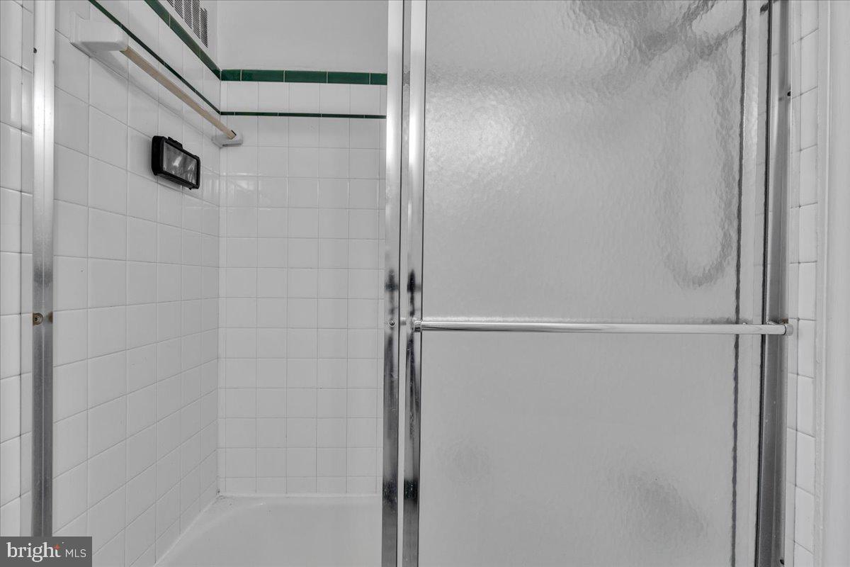 LYON PARK - Residential Lease