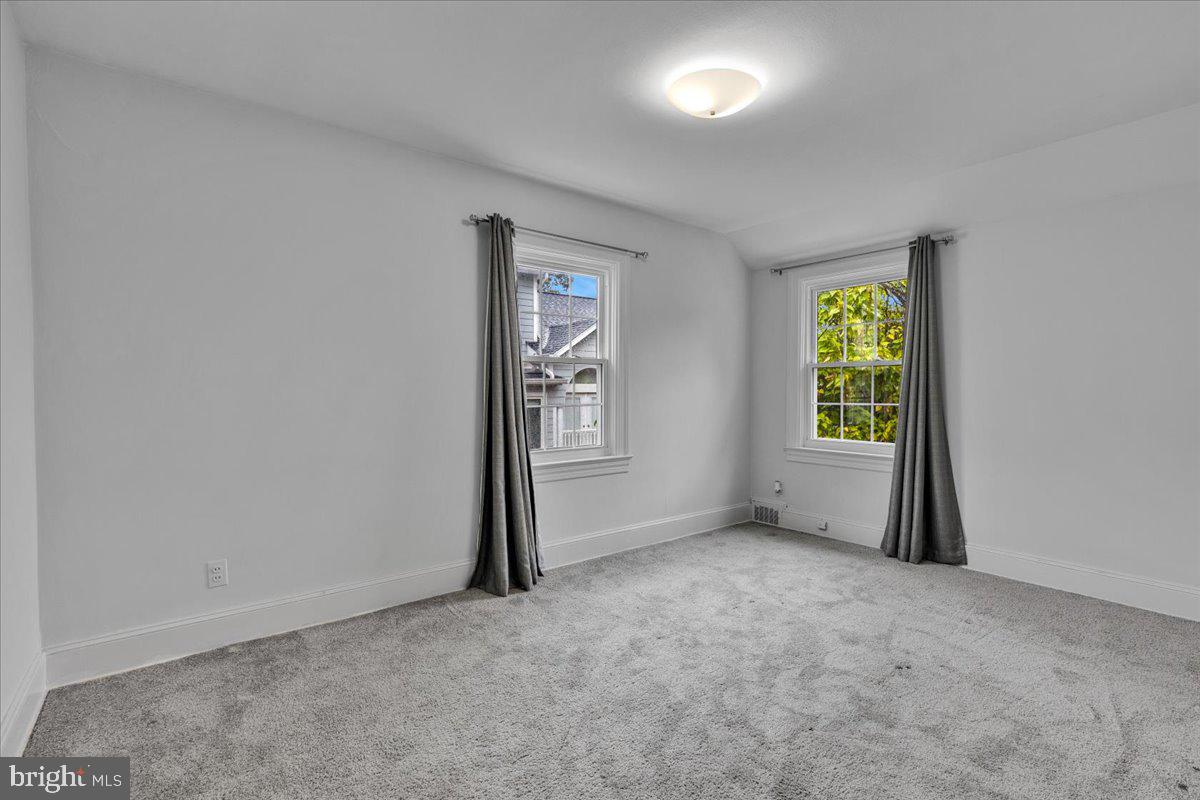 LYON PARK - Residential Lease