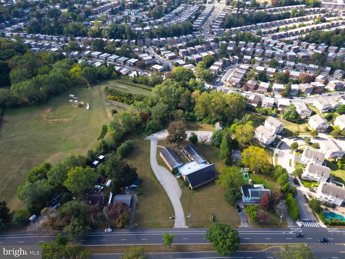 ROXBOROUGH - Land