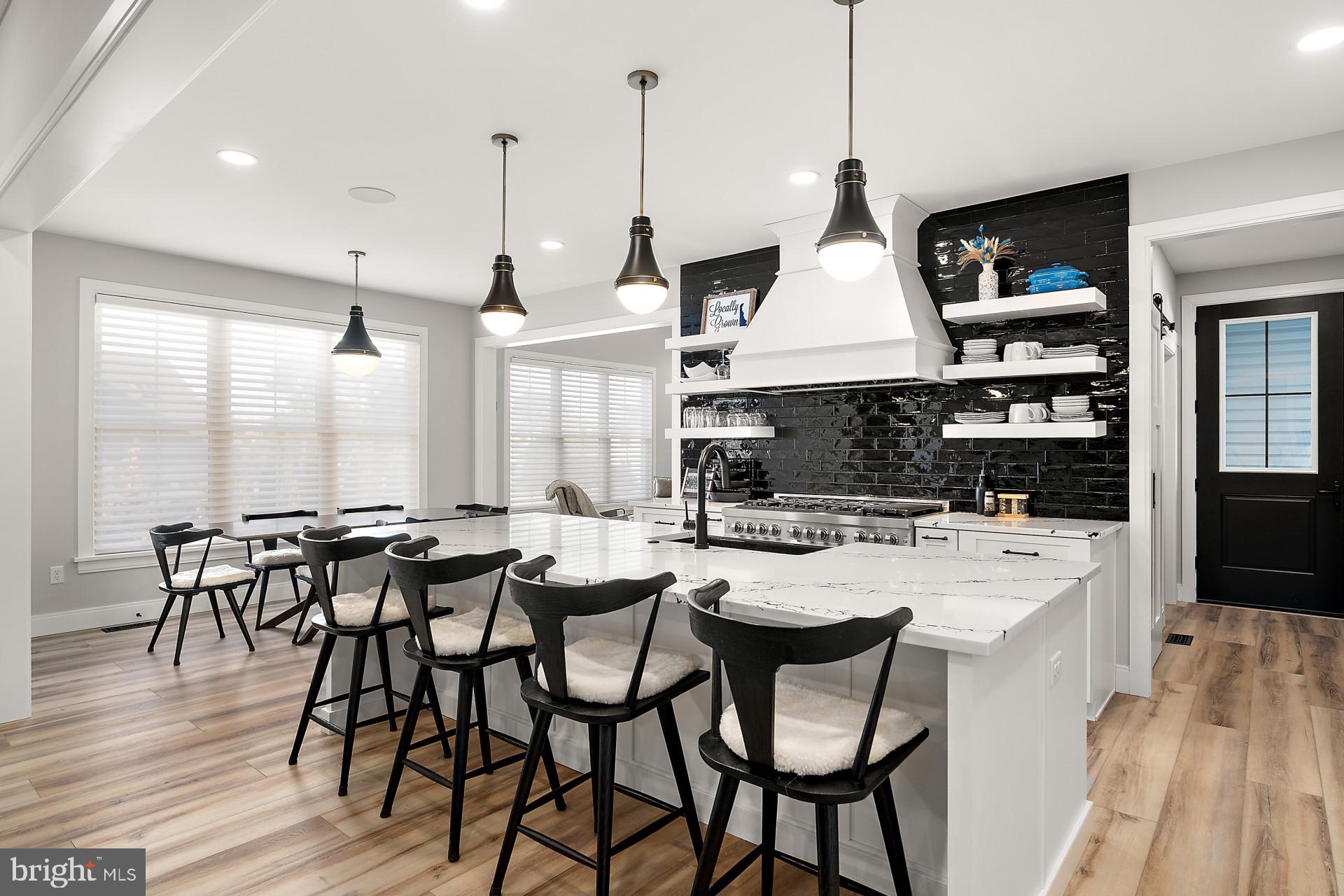 BAY COLONY - Residential
