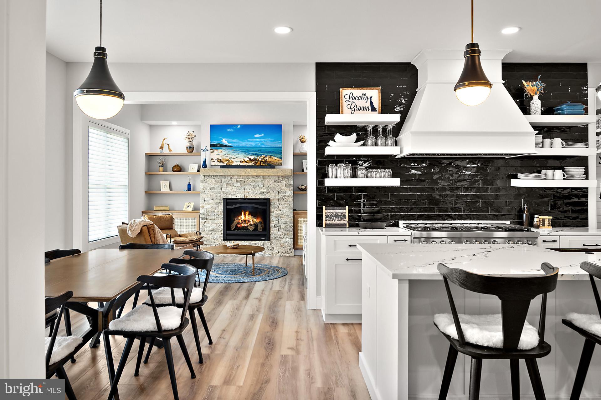 BAY COLONY - Residential