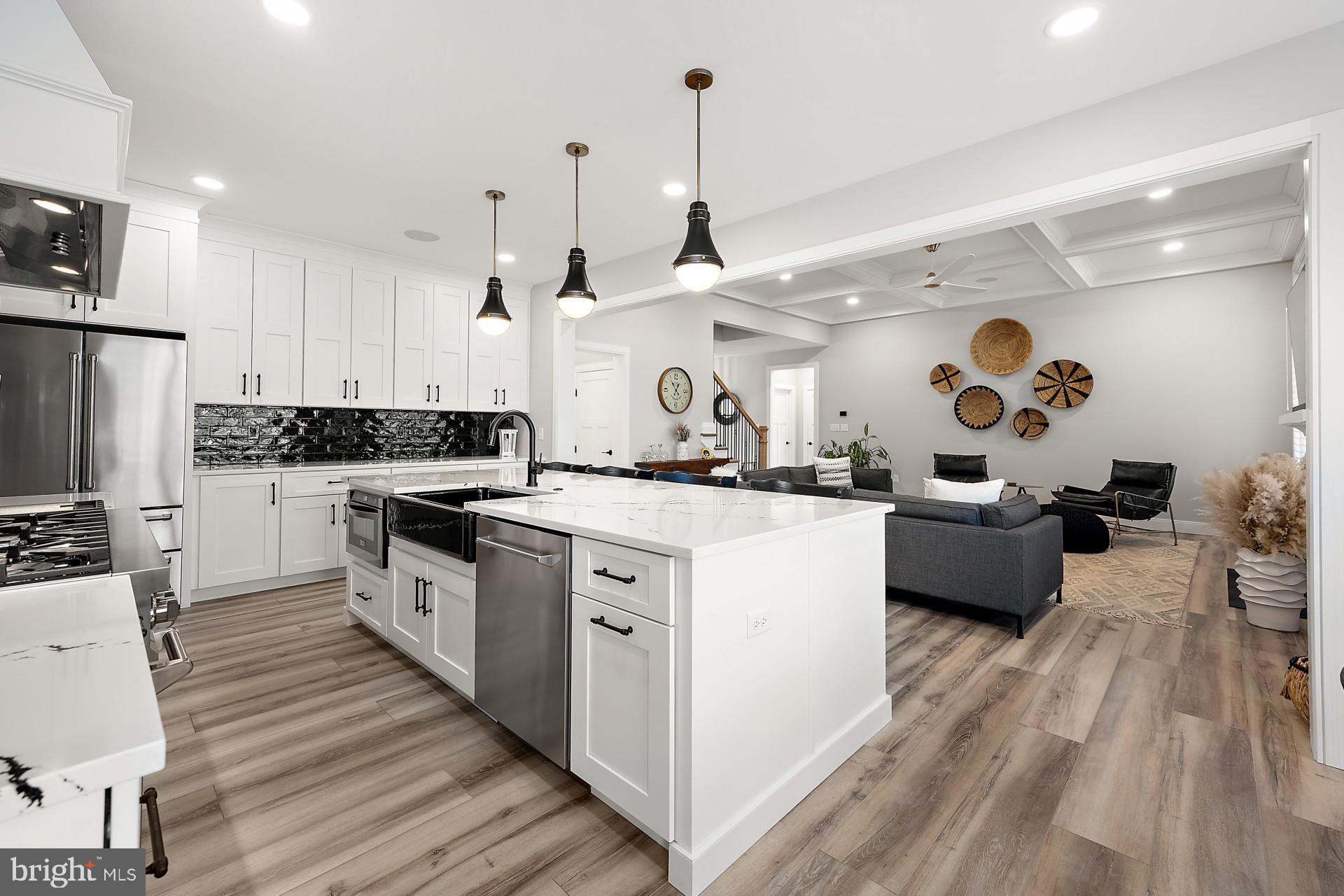 BAY COLONY - Residential