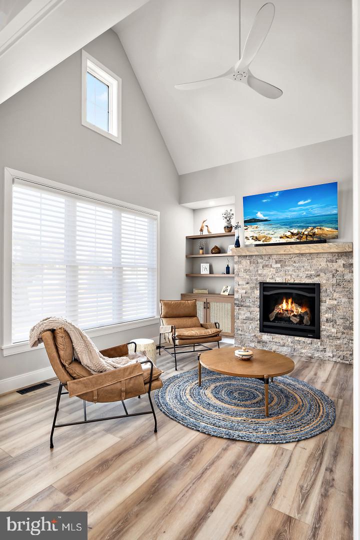 BAY COLONY - Residential