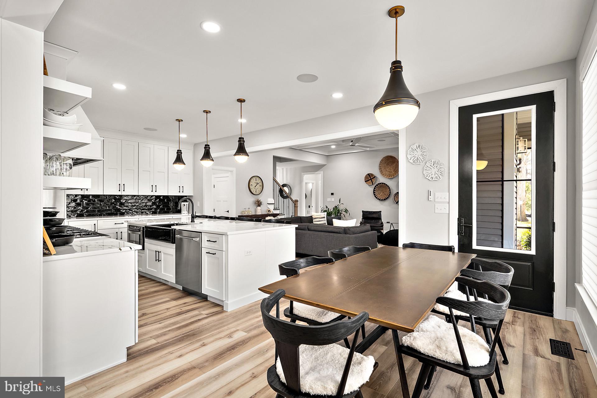 BAY COLONY - Residential