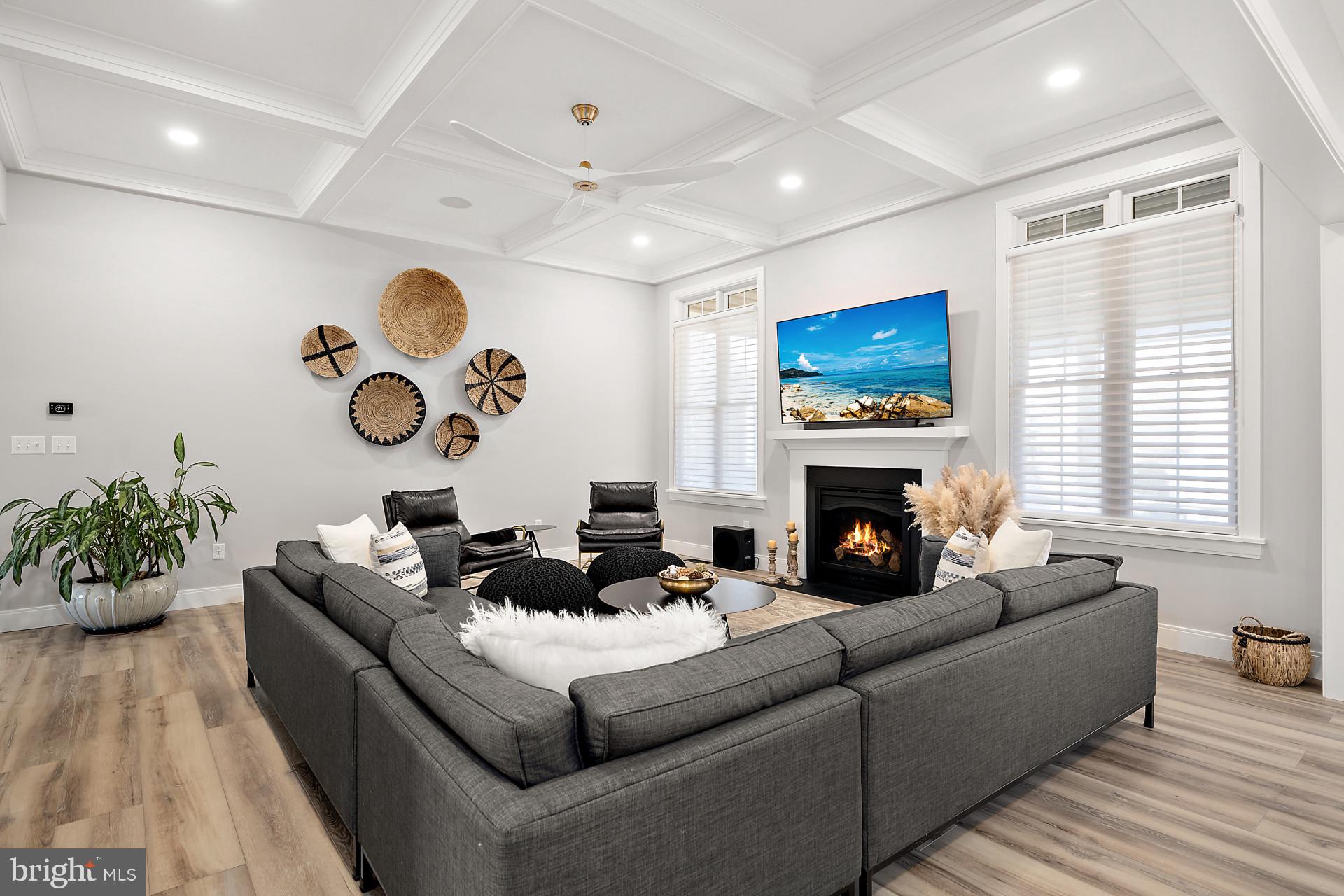 BAY COLONY - Residential