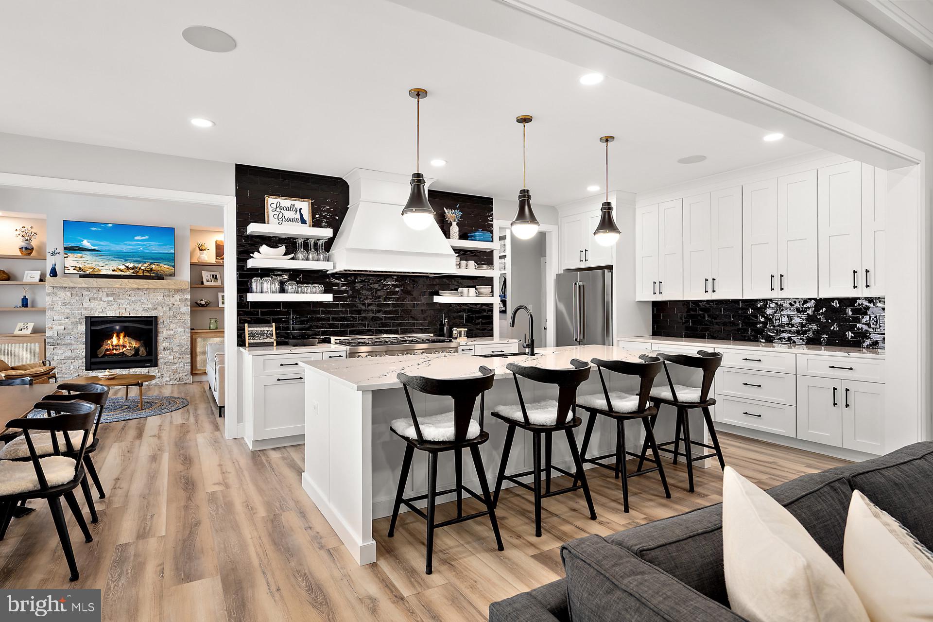BAY COLONY - Residential