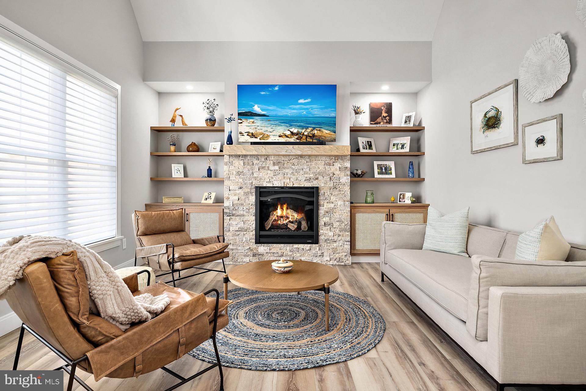 BAY COLONY - Residential