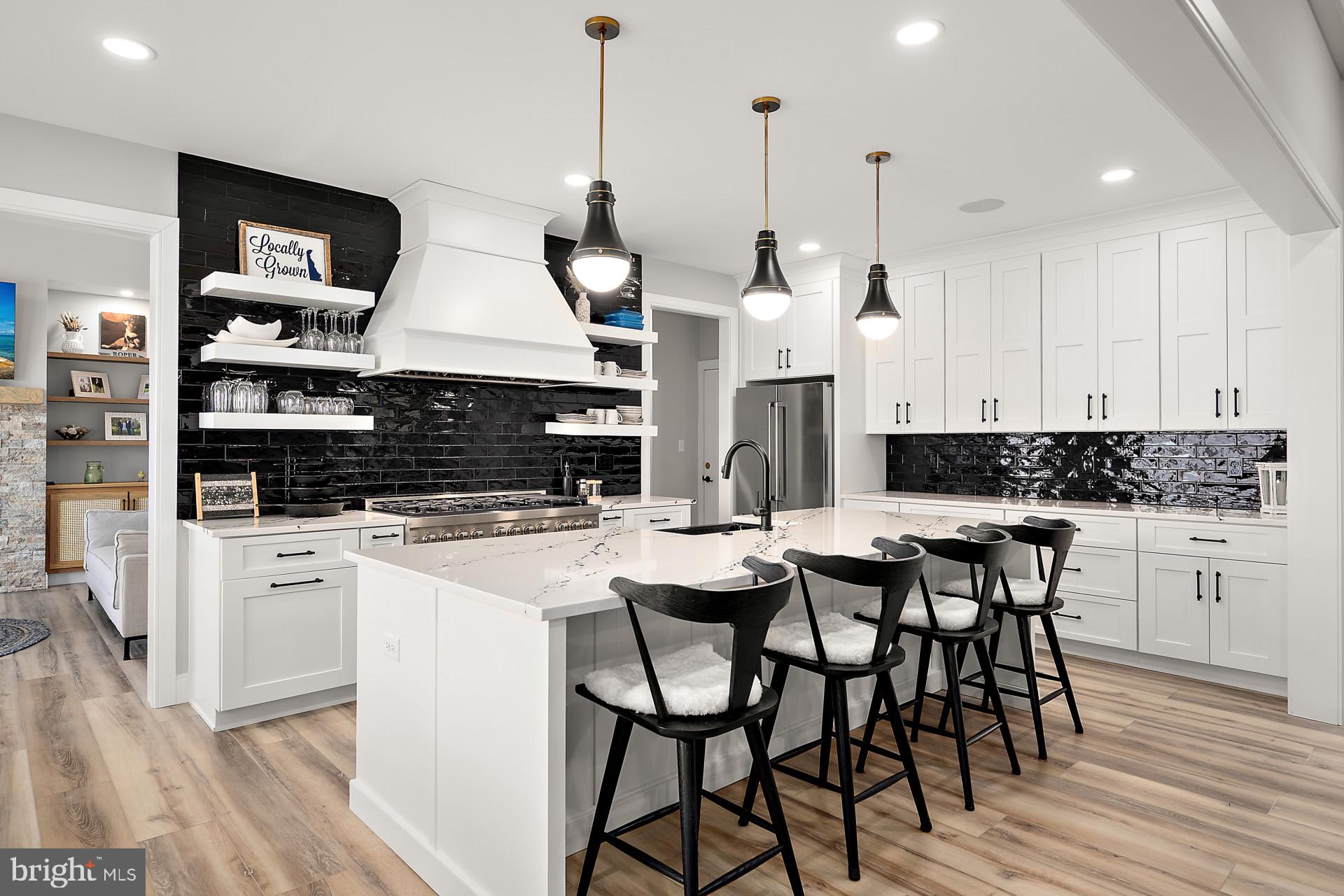 BAY COLONY - Residential