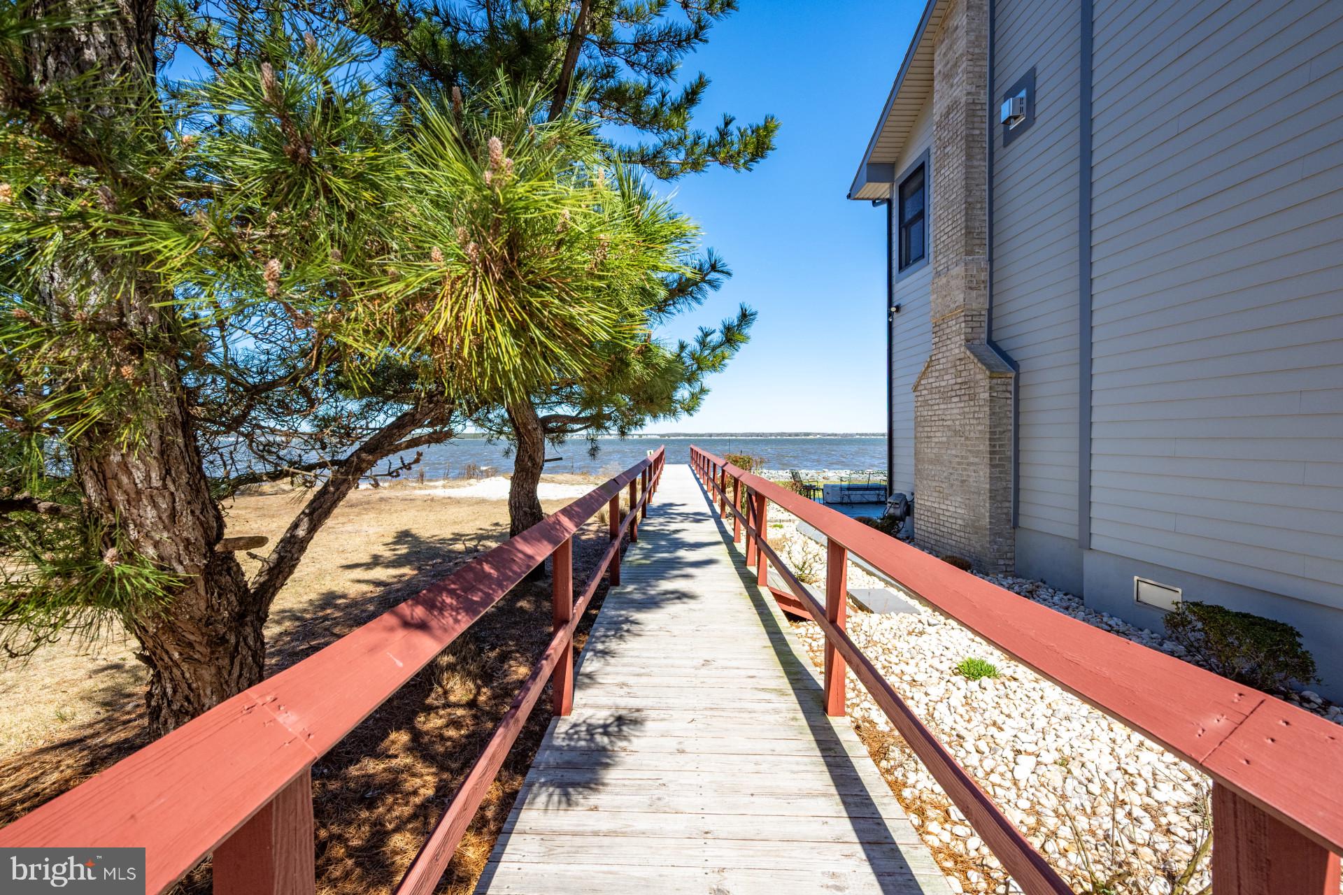 BAY COLONY - Residential