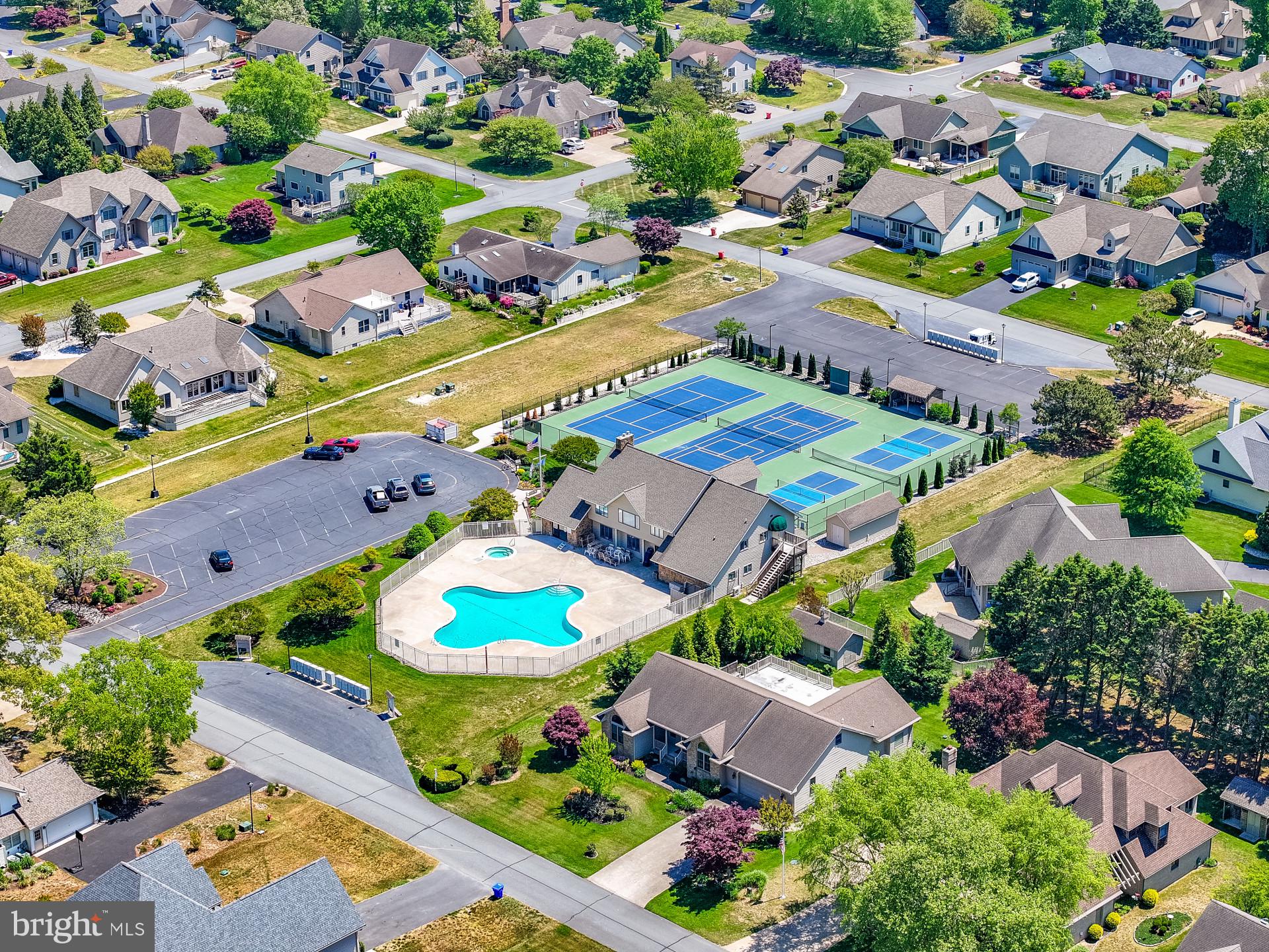 BAY COLONY - Residential