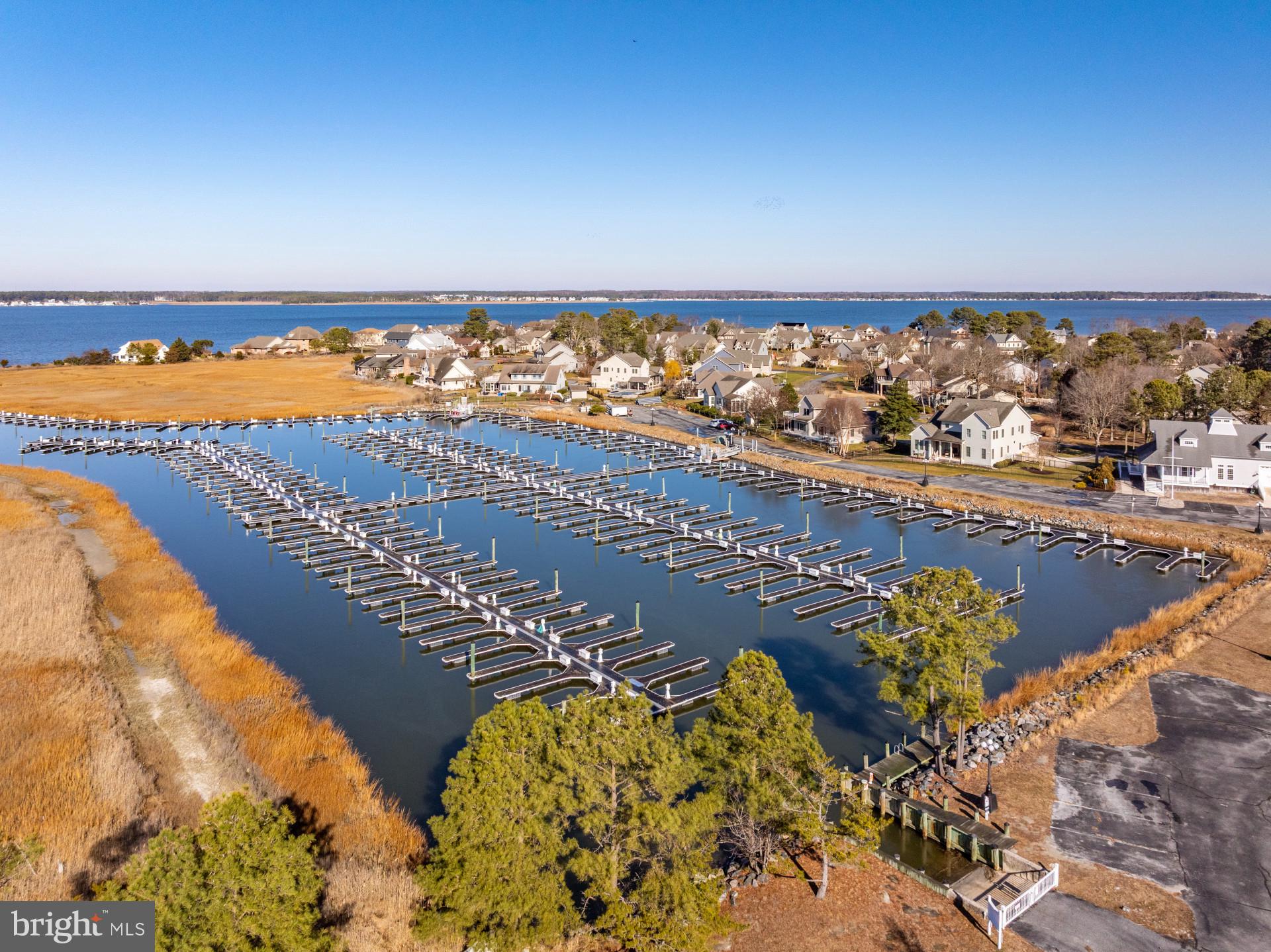 BAY COLONY - Residential