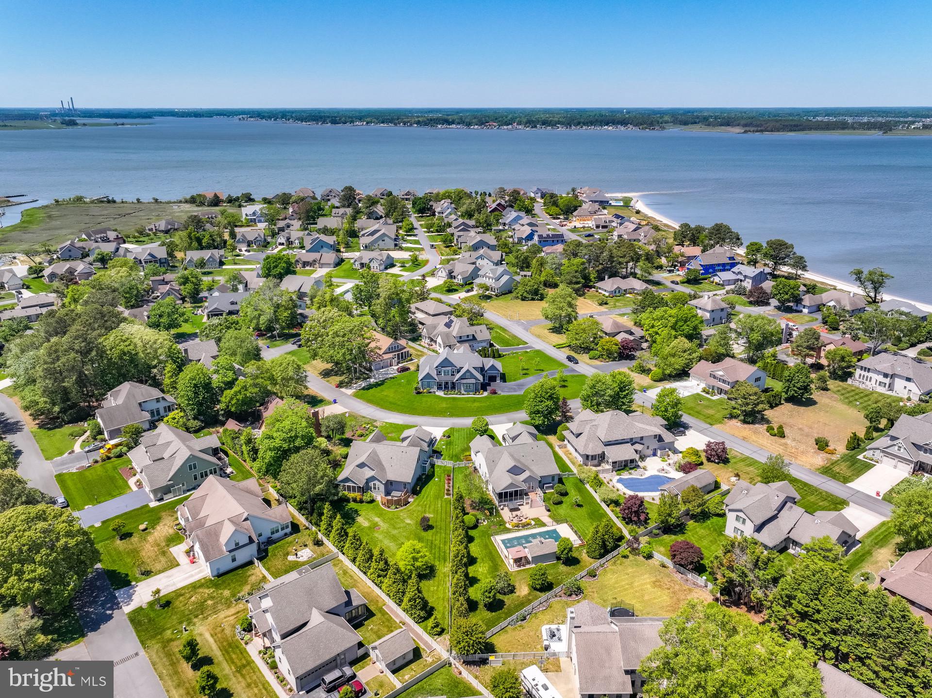 BAY COLONY - Residential