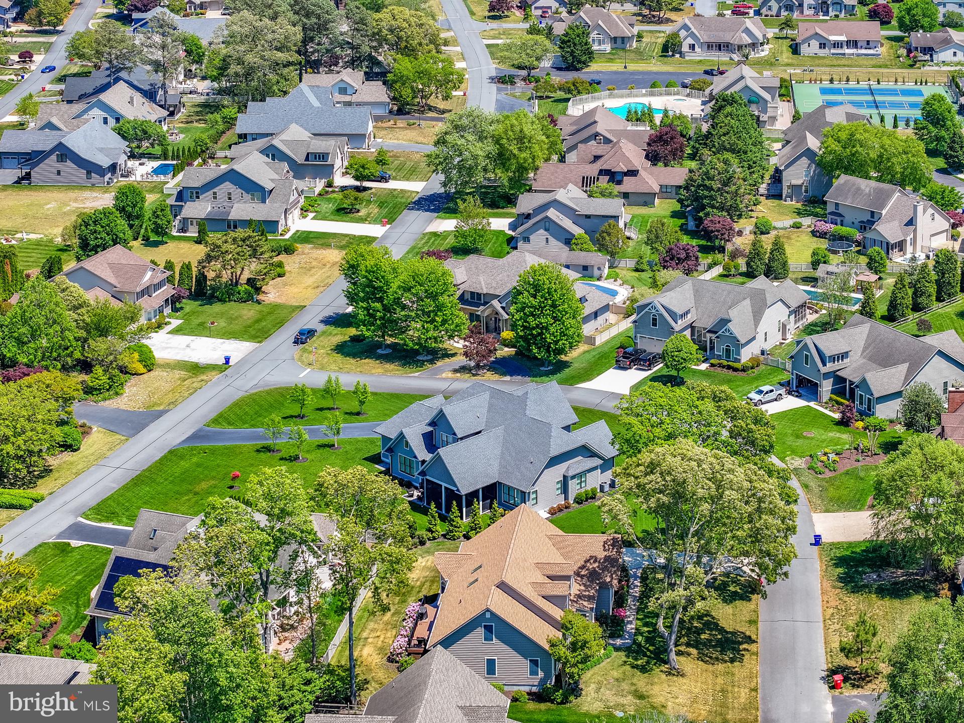 BAY COLONY - Residential