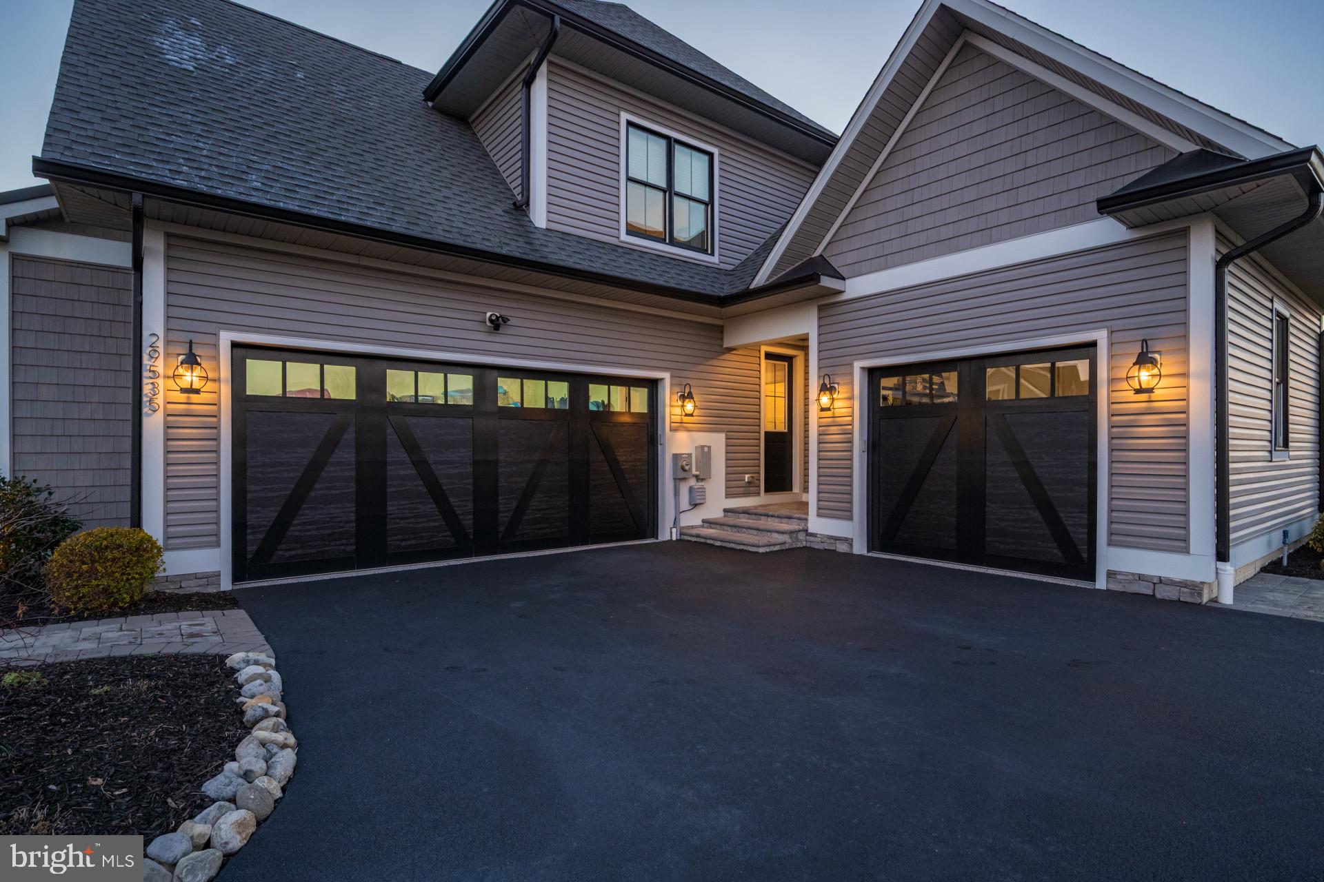 BAY COLONY - Residential