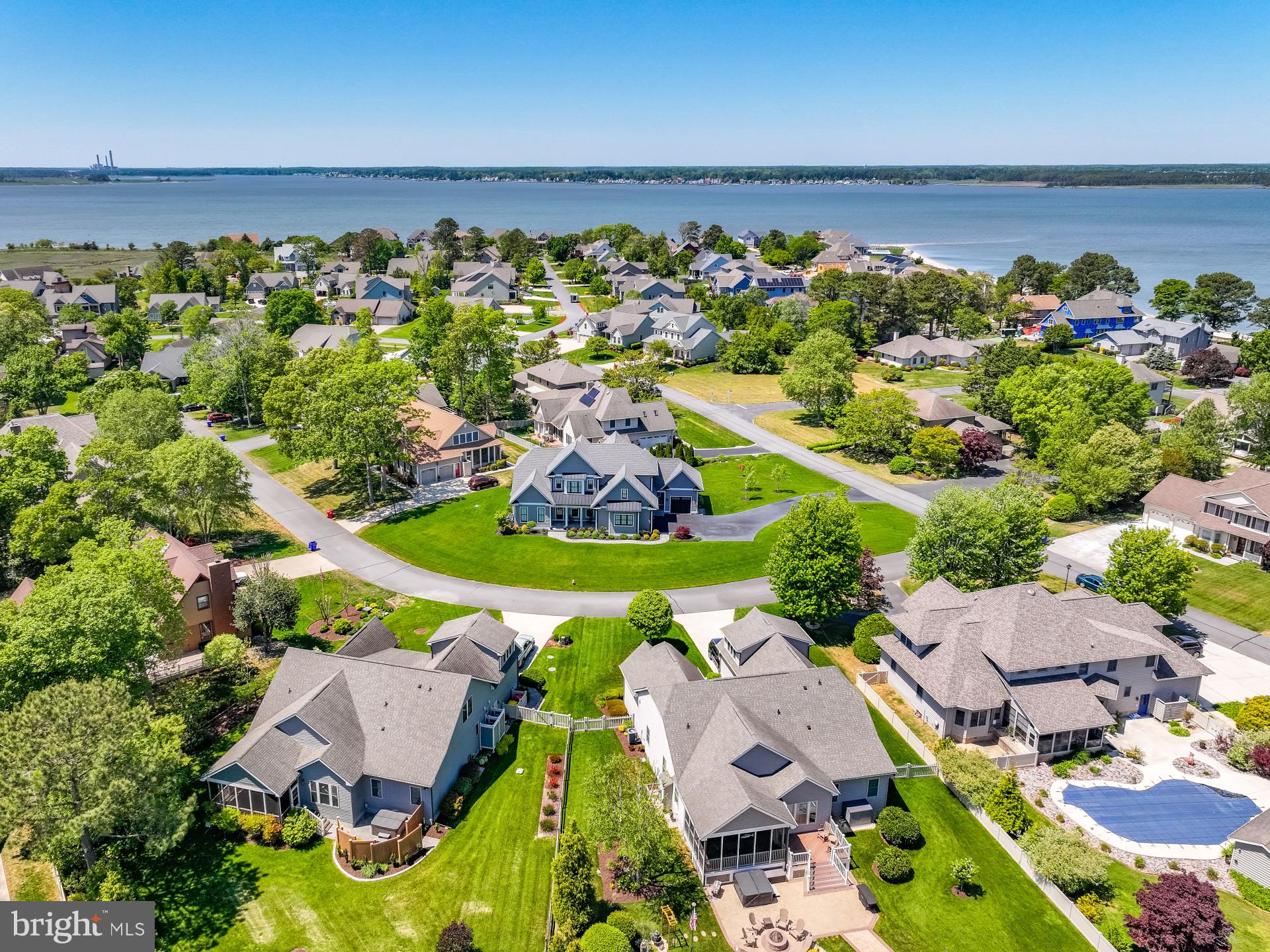 BAY COLONY - Residential