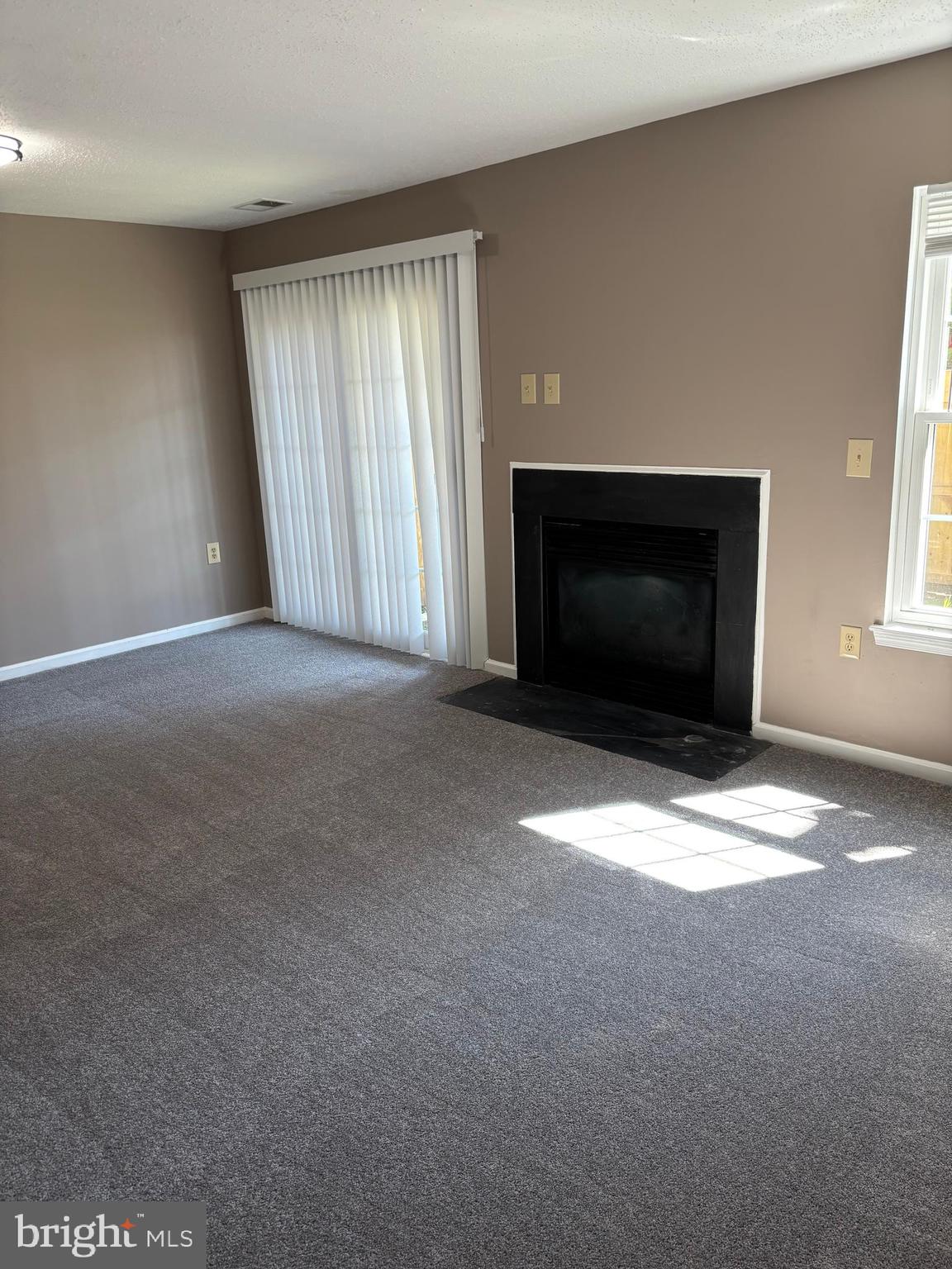 THE KNOLLS - Residential Lease