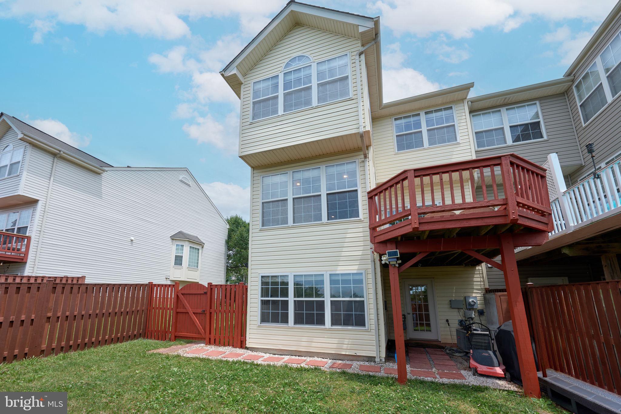 ASHBURN VILLAGE - Residential