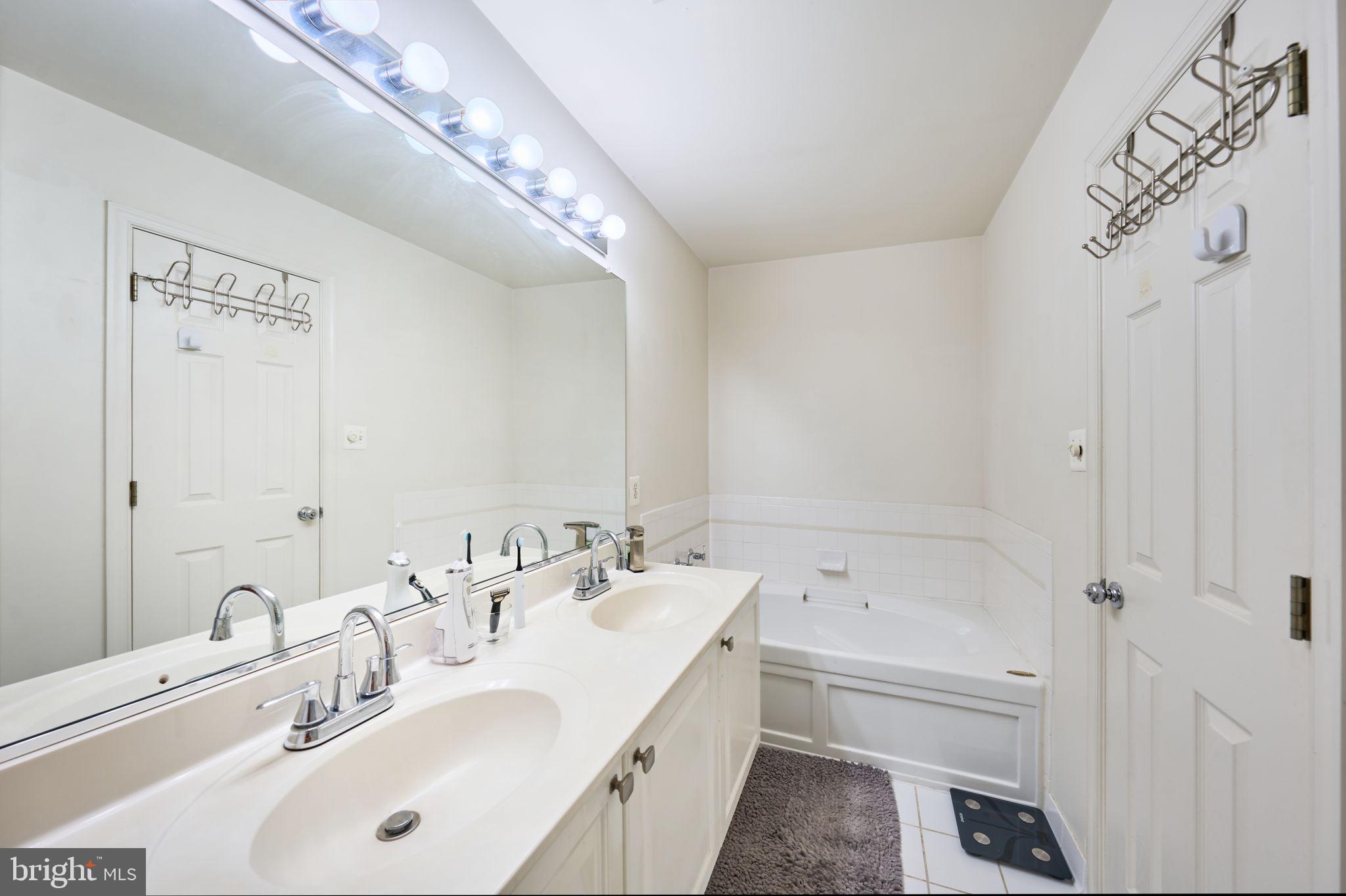 ASHBURN VILLAGE - Residential