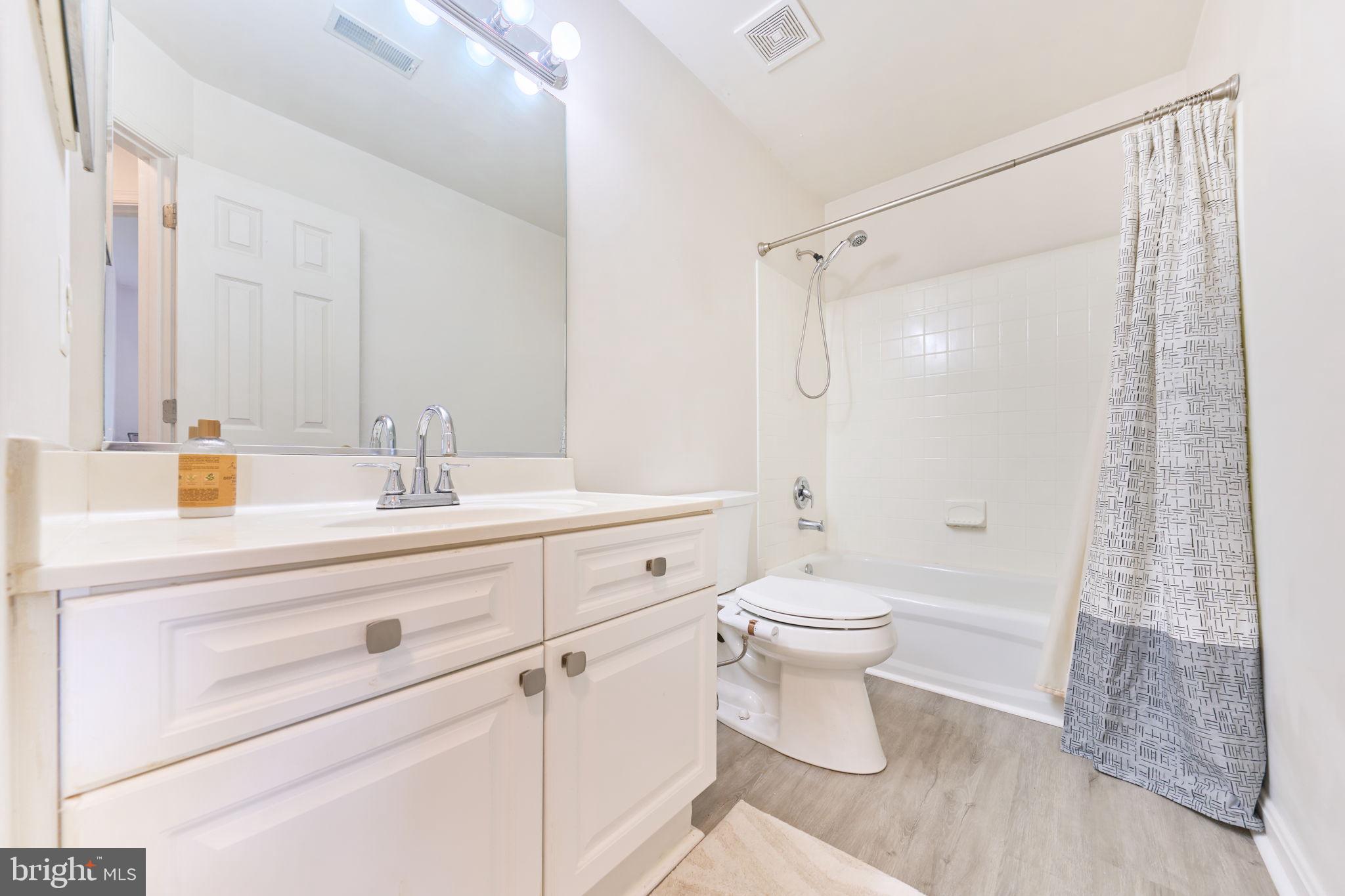 ASHBURN VILLAGE - Residential