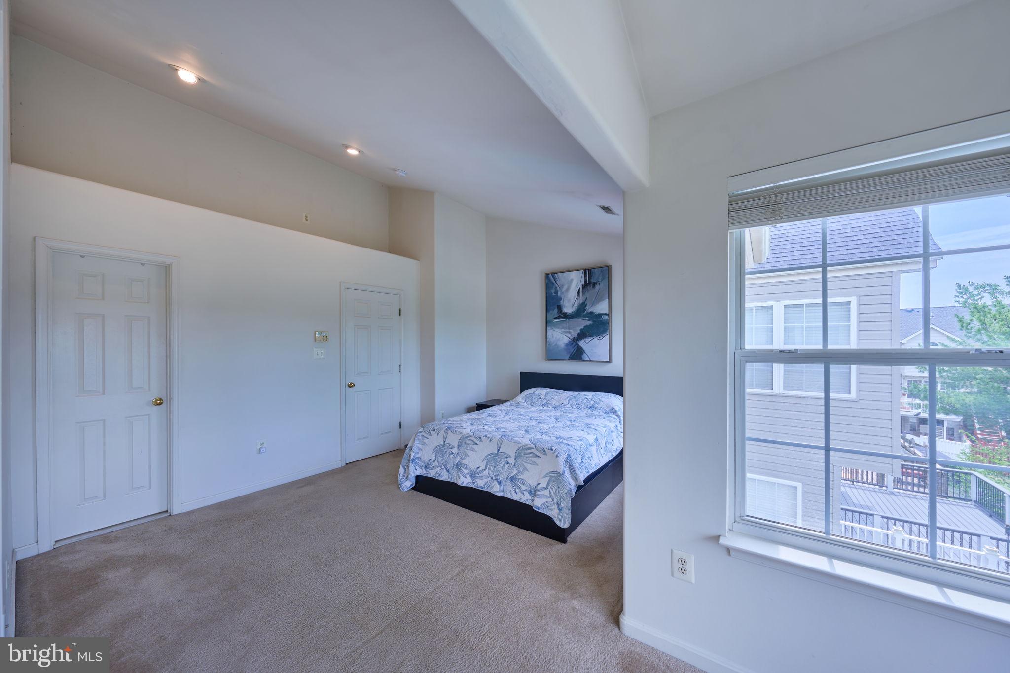 ASHBURN VILLAGE - Residential