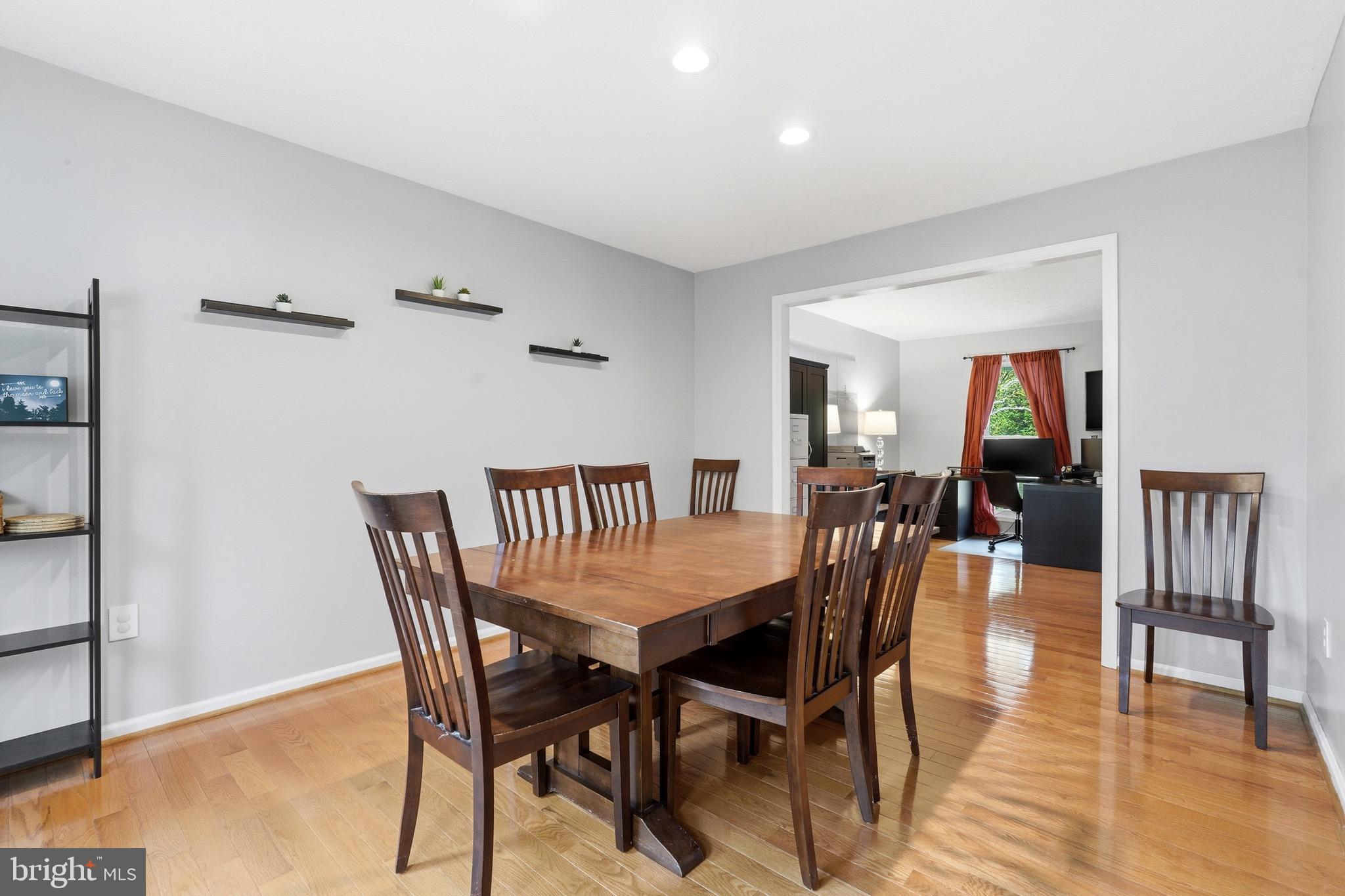 SENECA CHASE - Residential