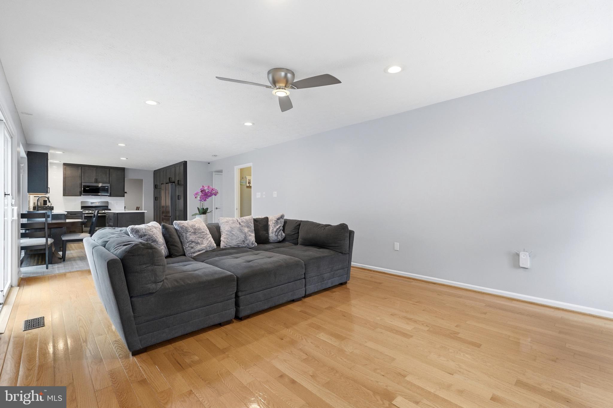 SENECA CHASE - Residential